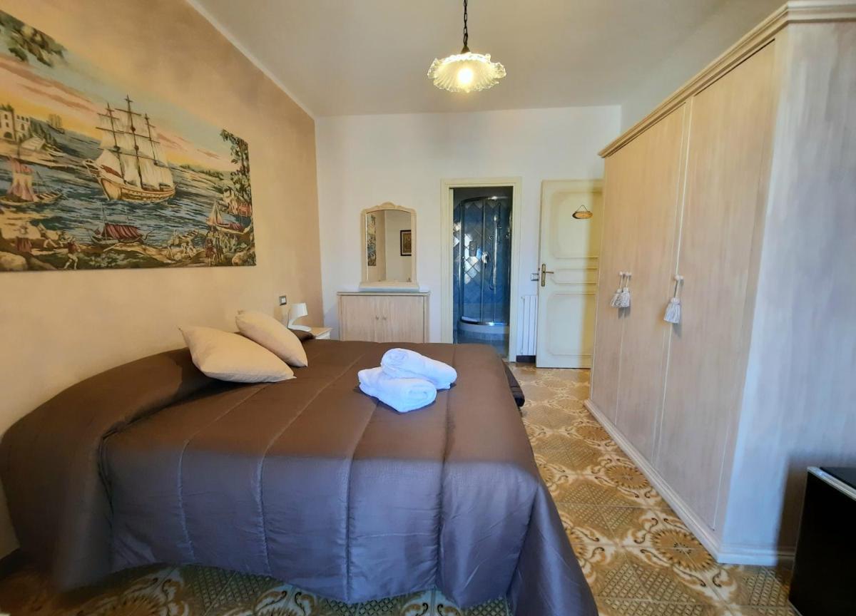 Double or Twin Room with Private Bathroom photo 2