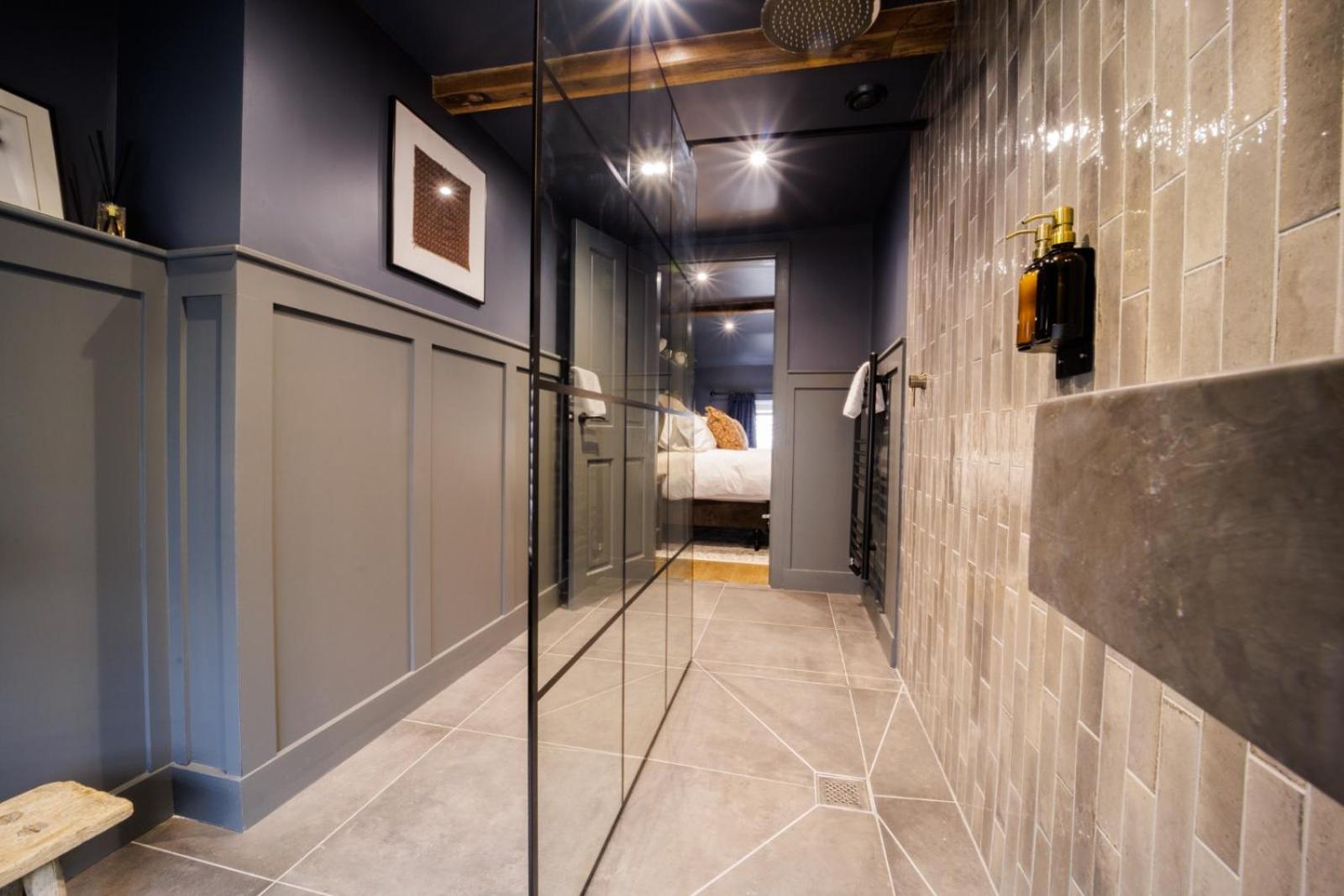 Standard Double Room - Photo 15