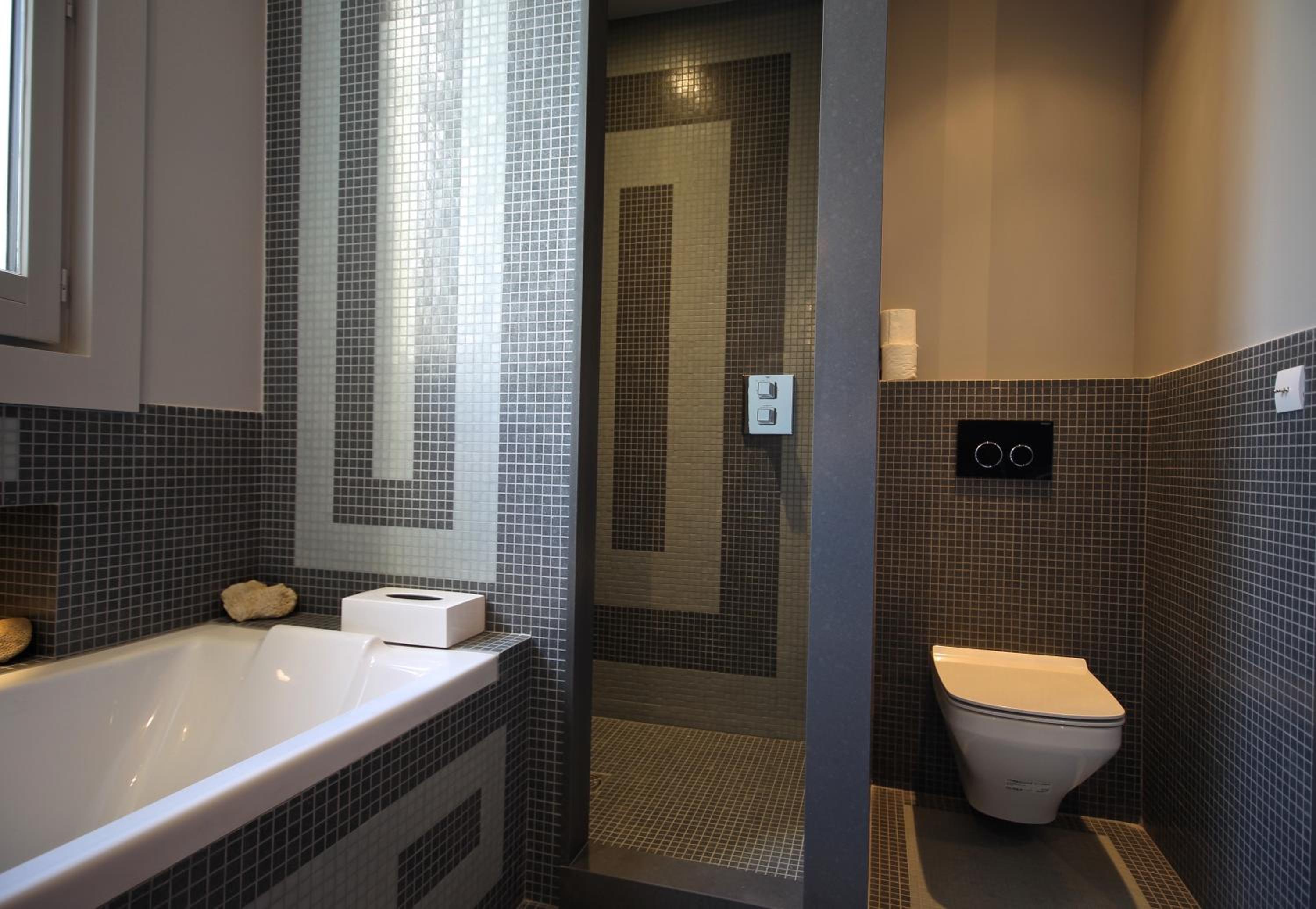 Deluxe Double Room with Bath photo 3