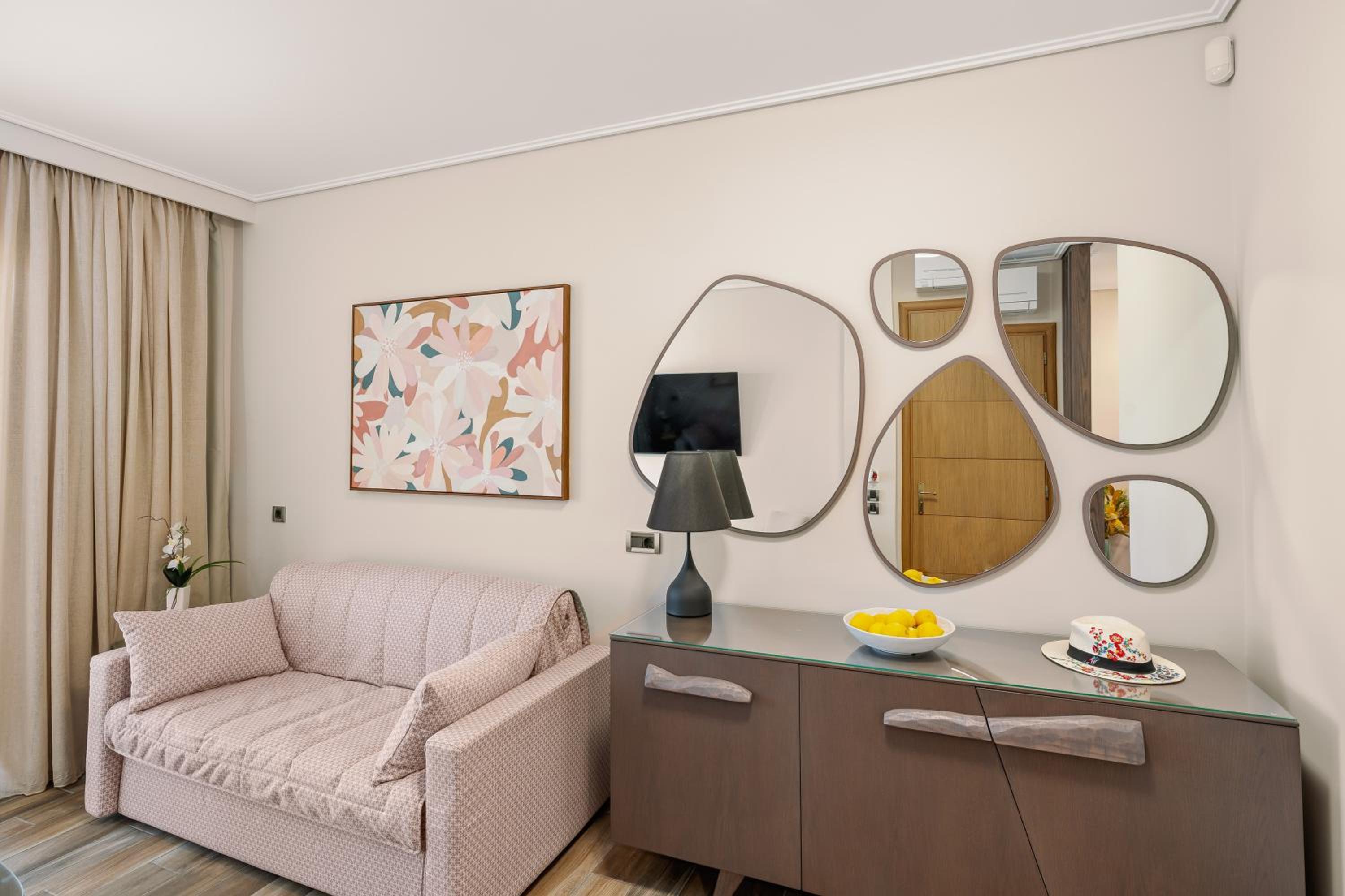 Deluxe Family Apartment with Garden View  - Photo 8