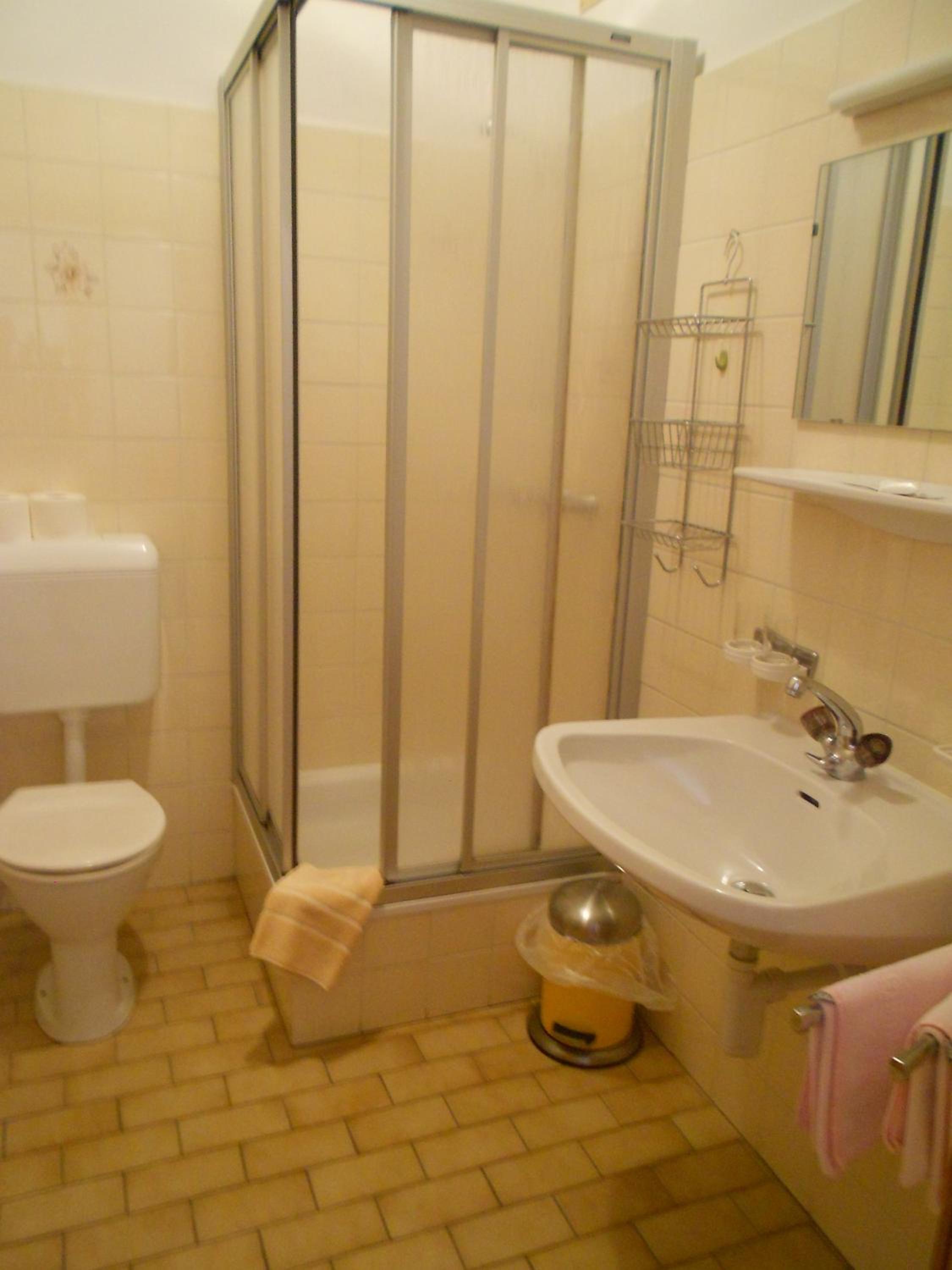 Apartment photo 2