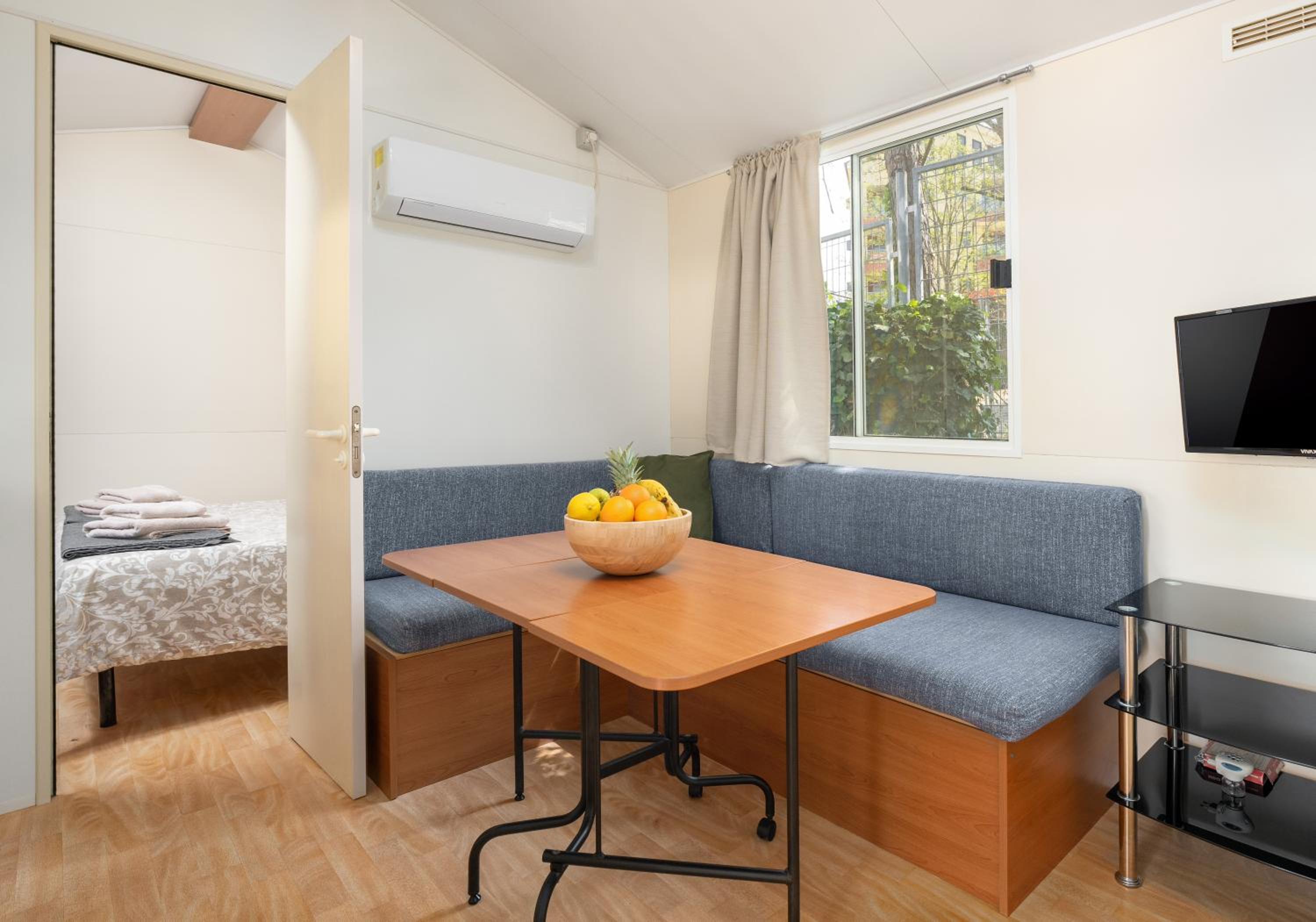Standard Two-Bedroom Mobile Home with Garden View  - Photo 4