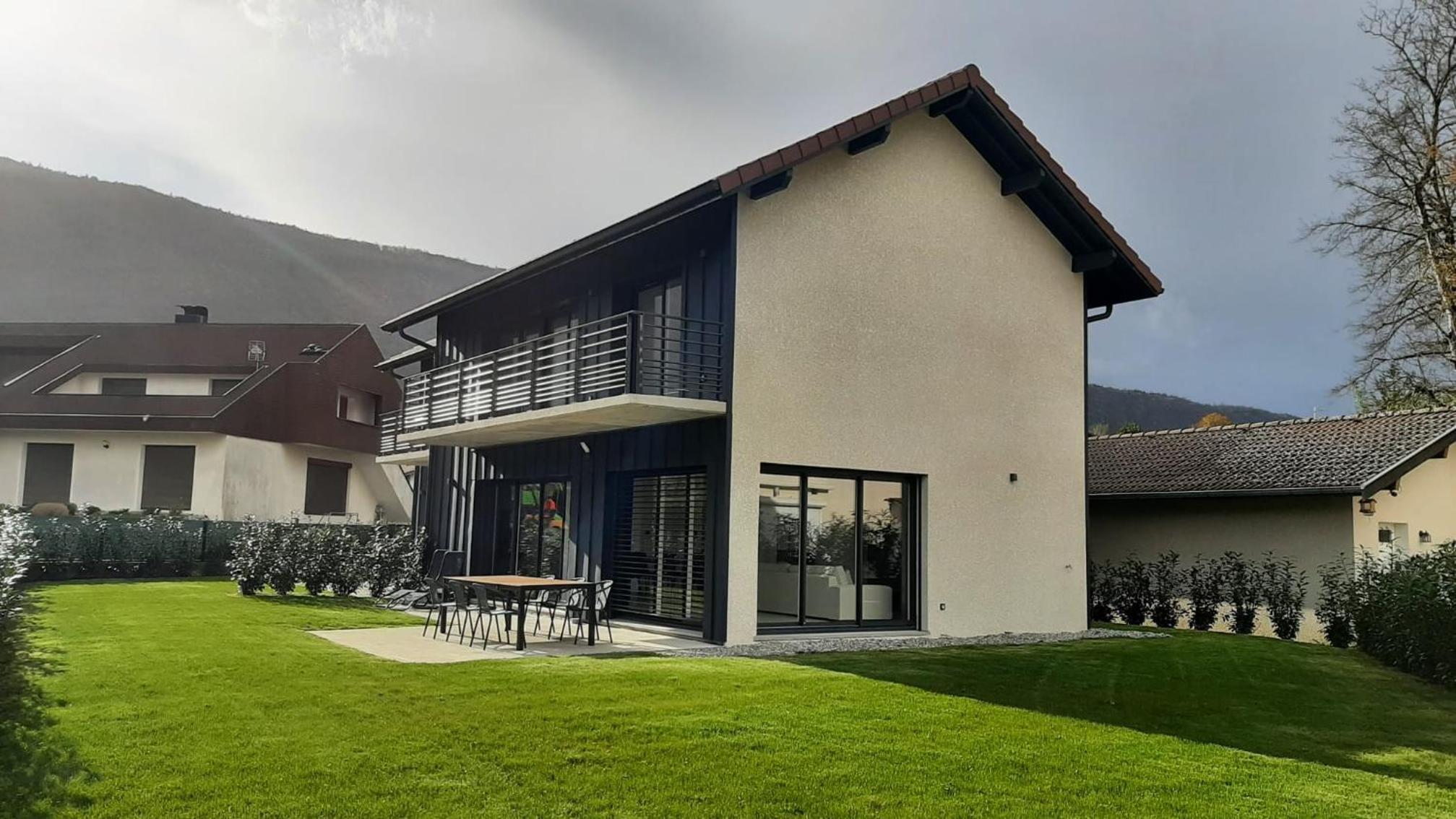 Three-Bedroom Villa - Photo 2