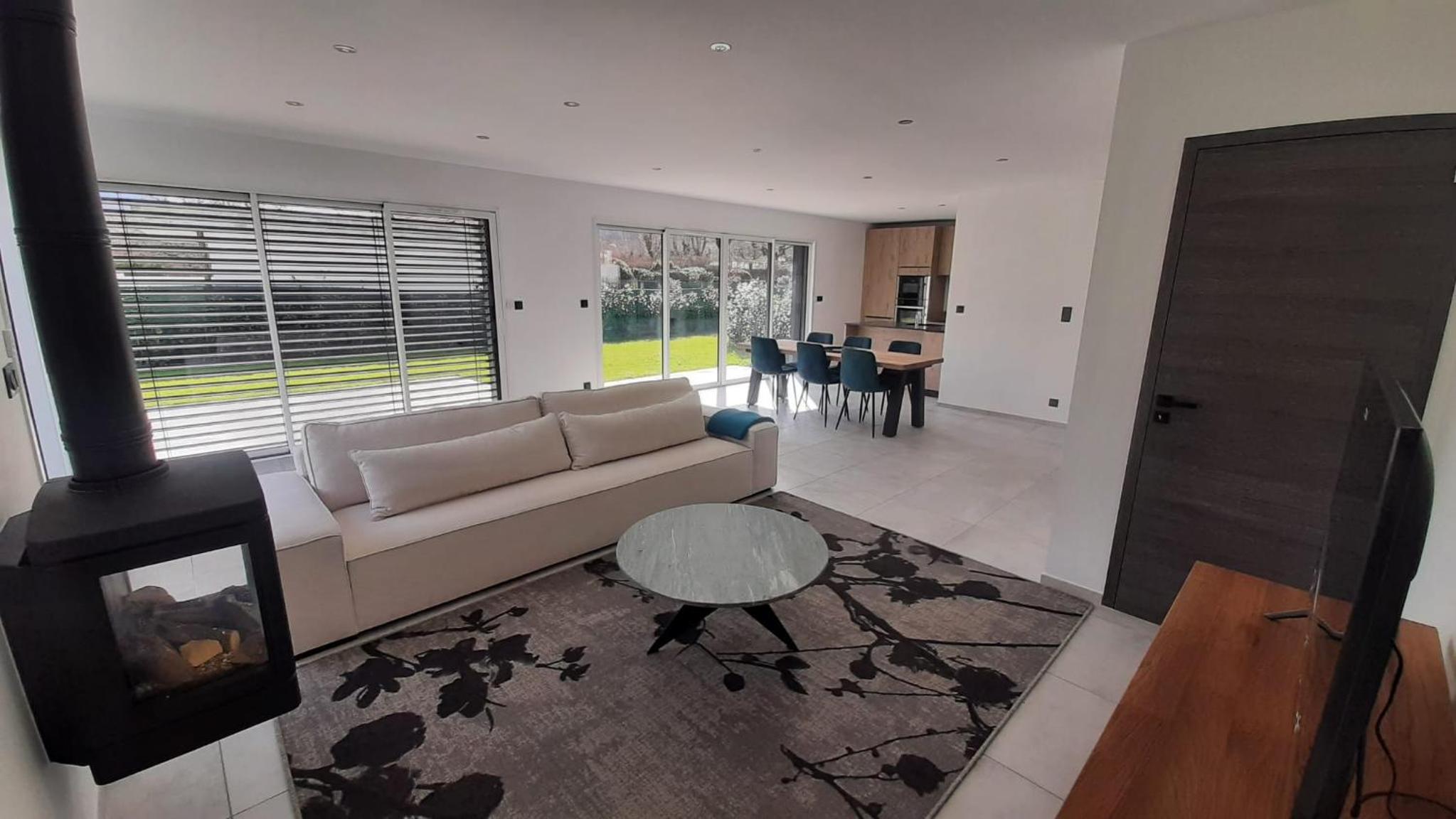 Three-Bedroom Villa - Photo 4