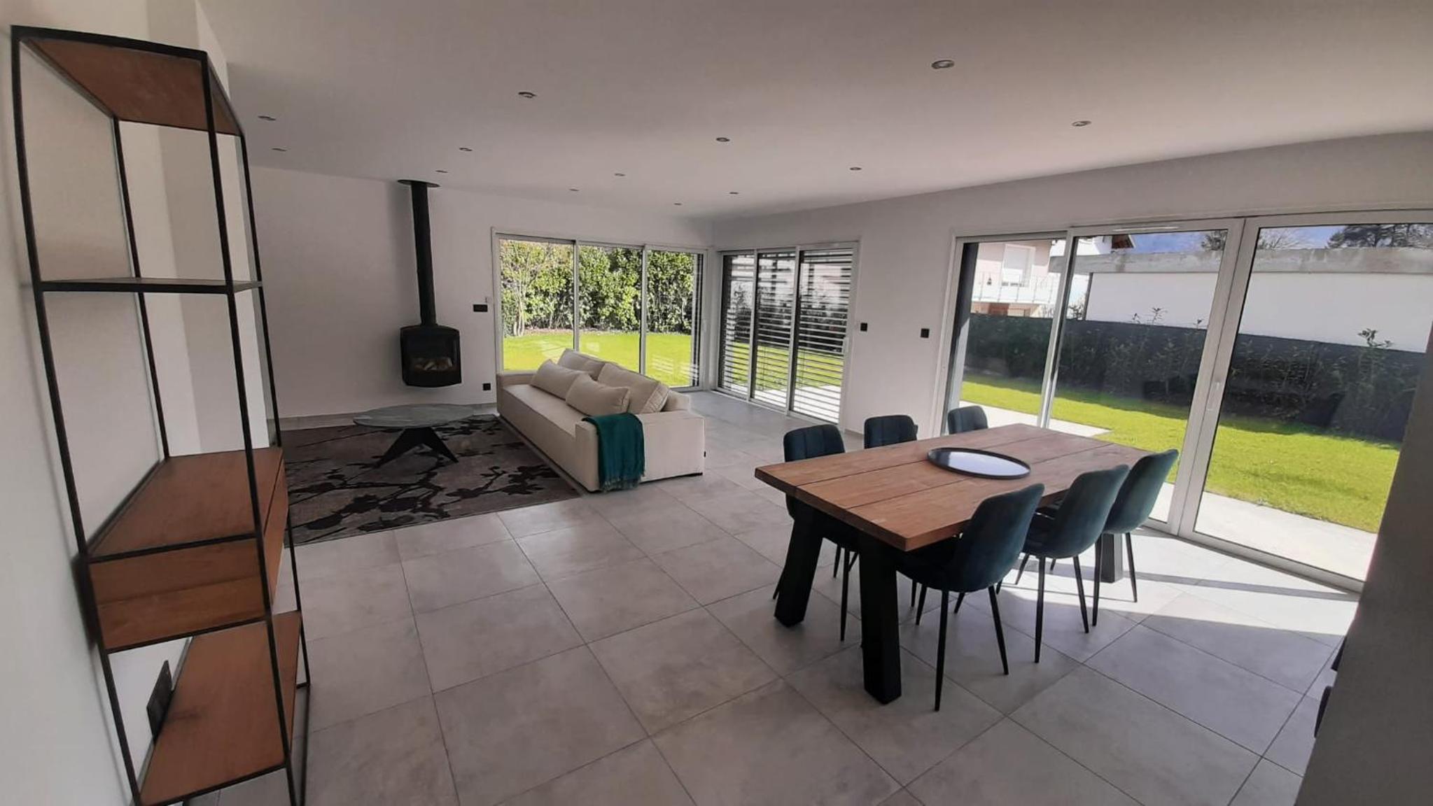 Three-Bedroom Villa - Photo 6