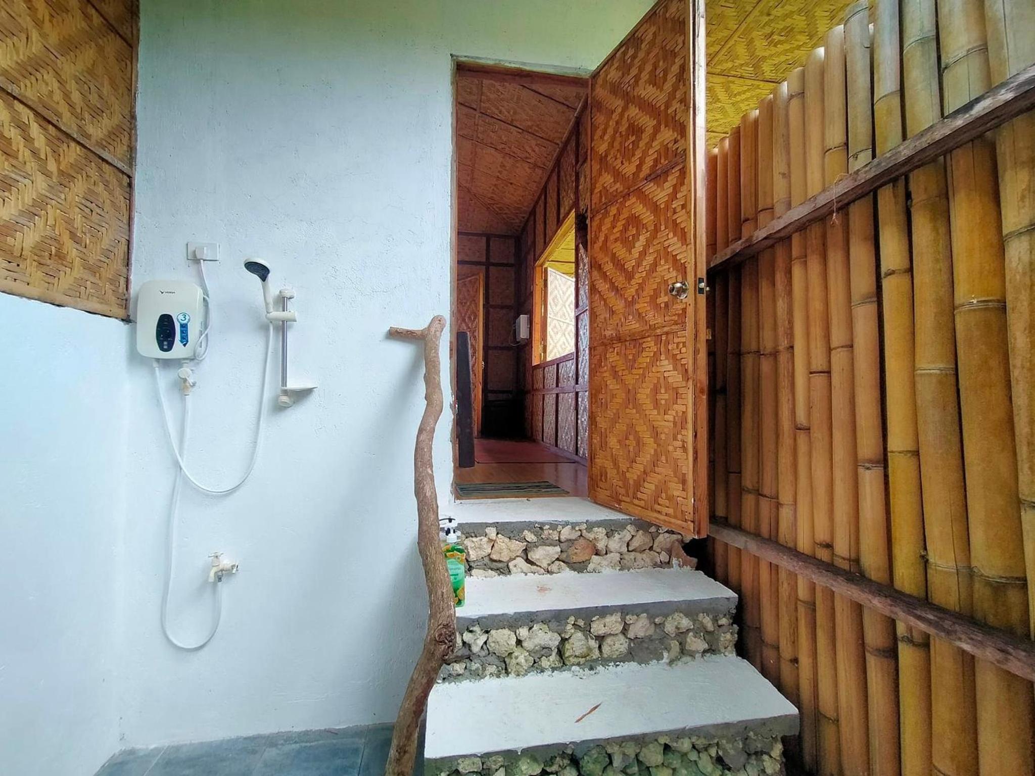 Deluxe Bungalow with Garden View - Photo 7