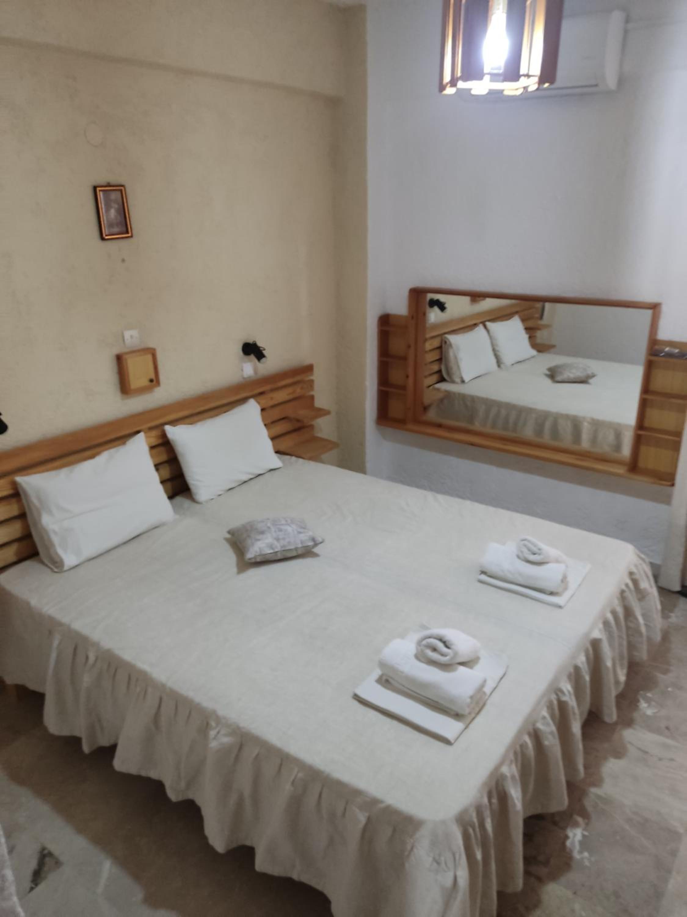 Budget Double Room - Photo 2