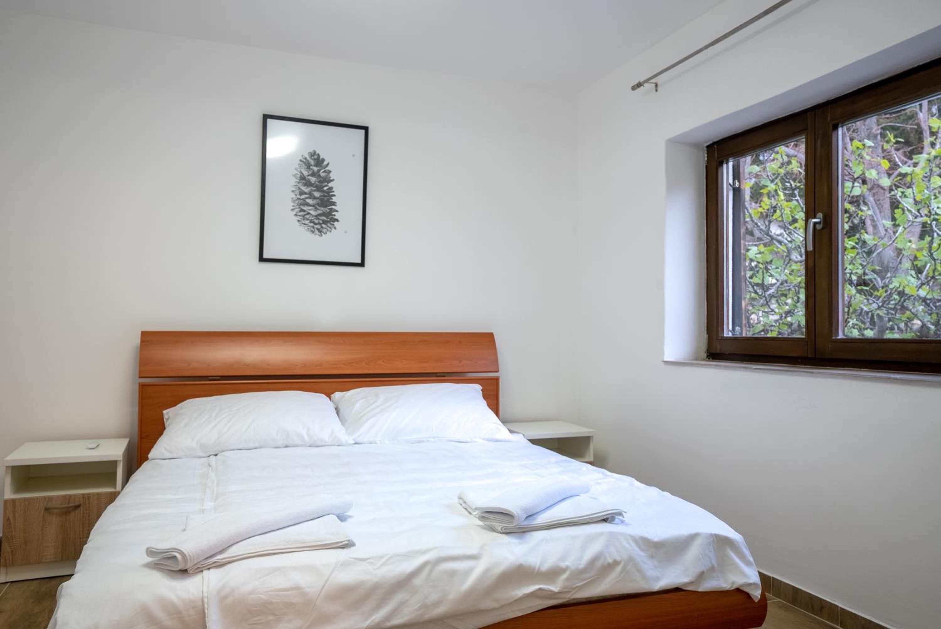 Six-Bedroom House photo 2