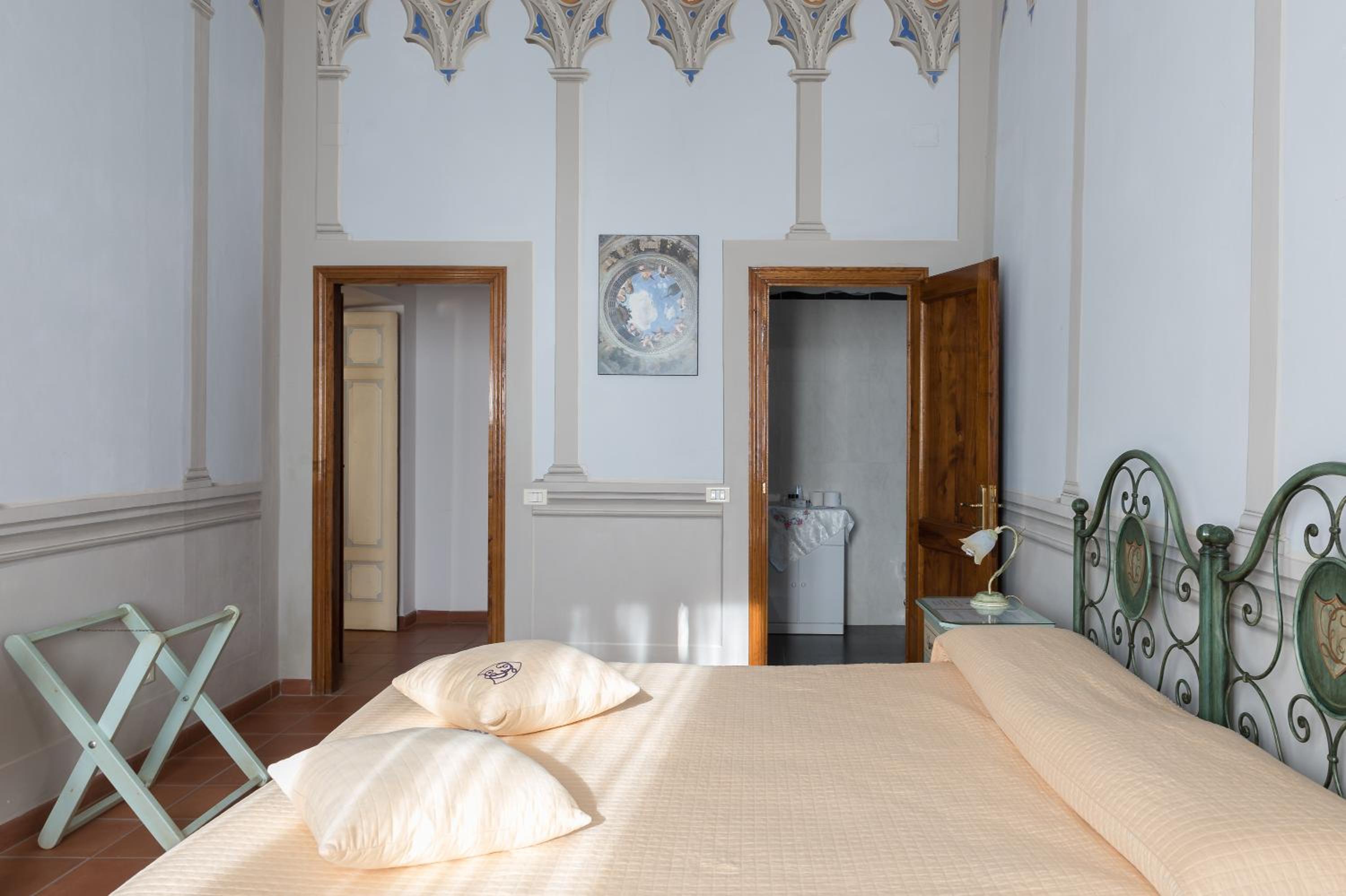 Suite - Photo 12