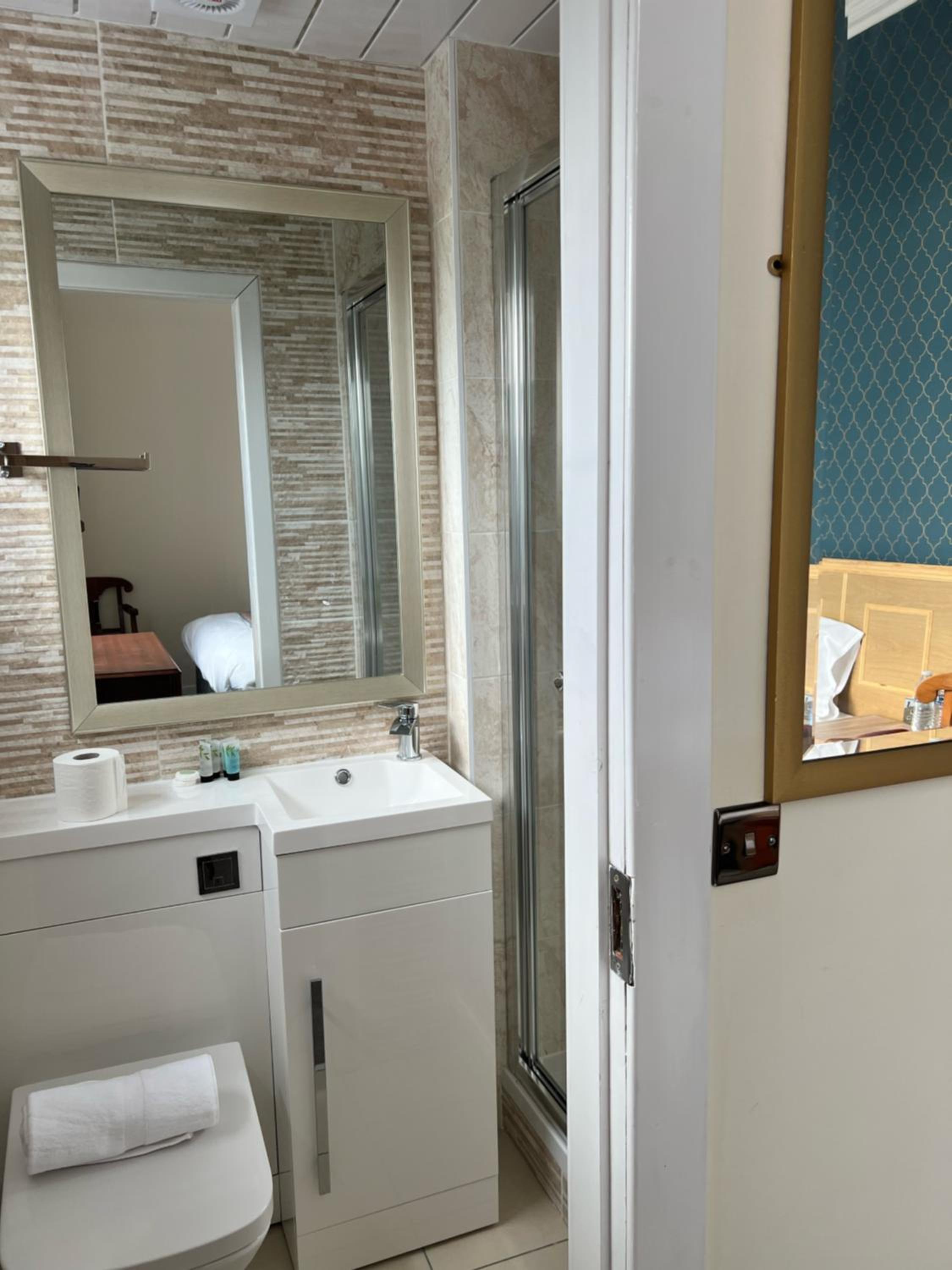 Deluxe King Room photo 3