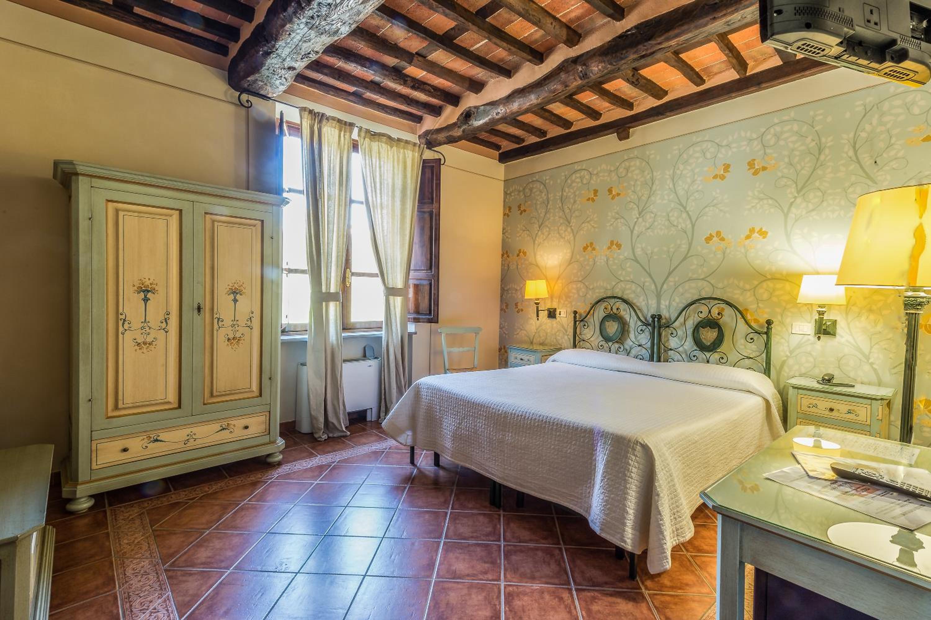 Deluxe Double Room - Photo 9