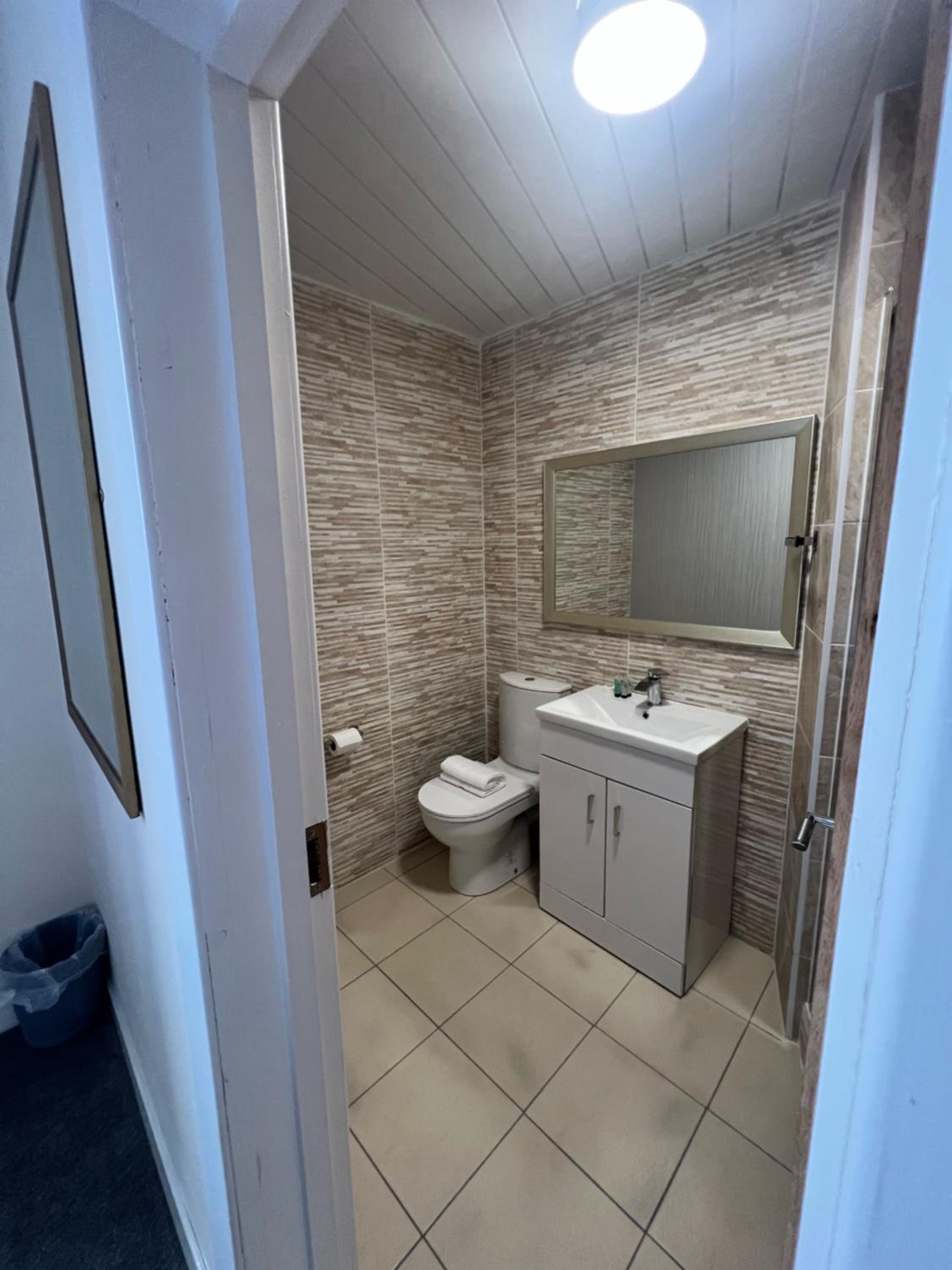 Deluxe Double Room - Photo 9