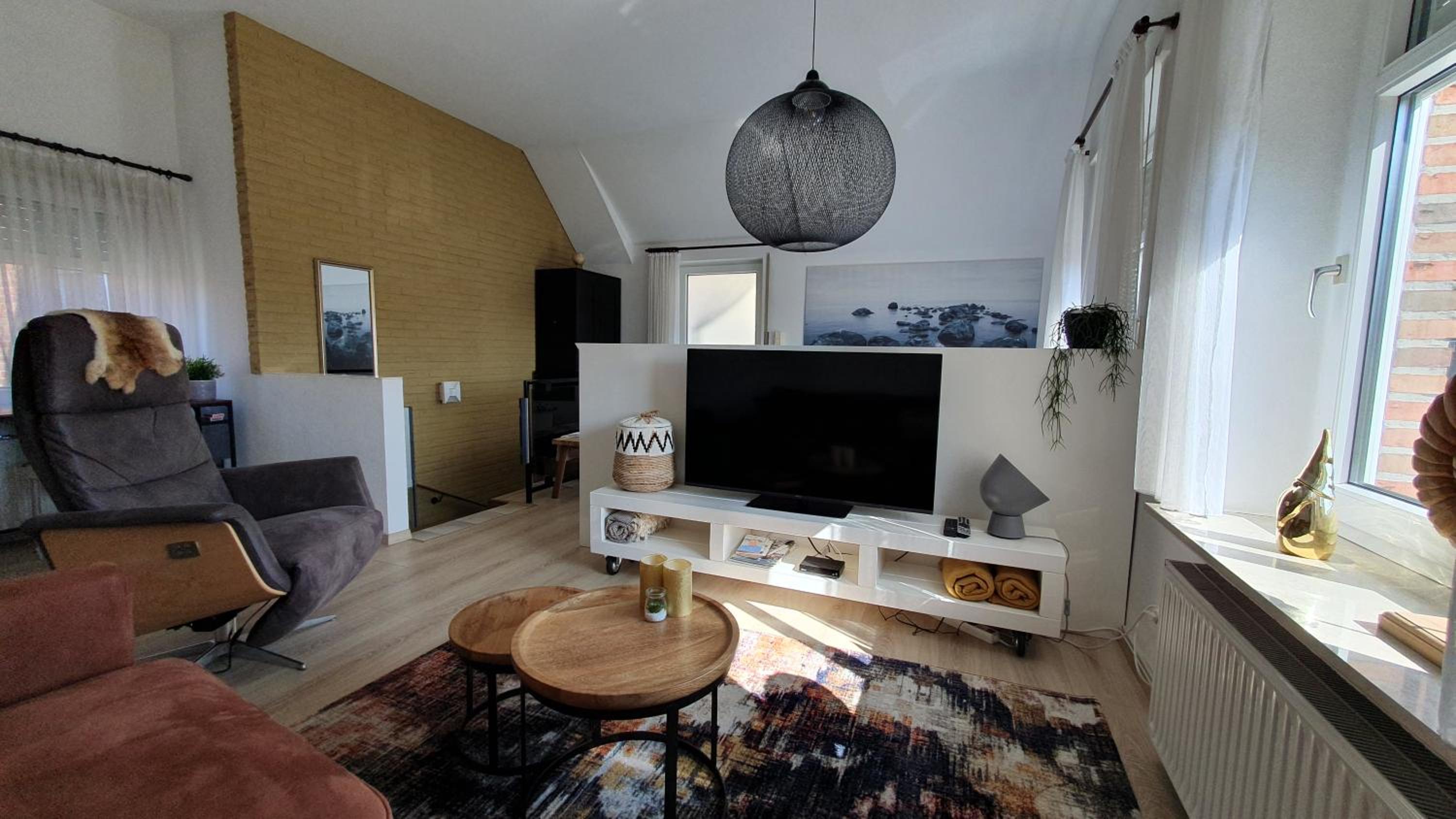 Holiday Home - Gold