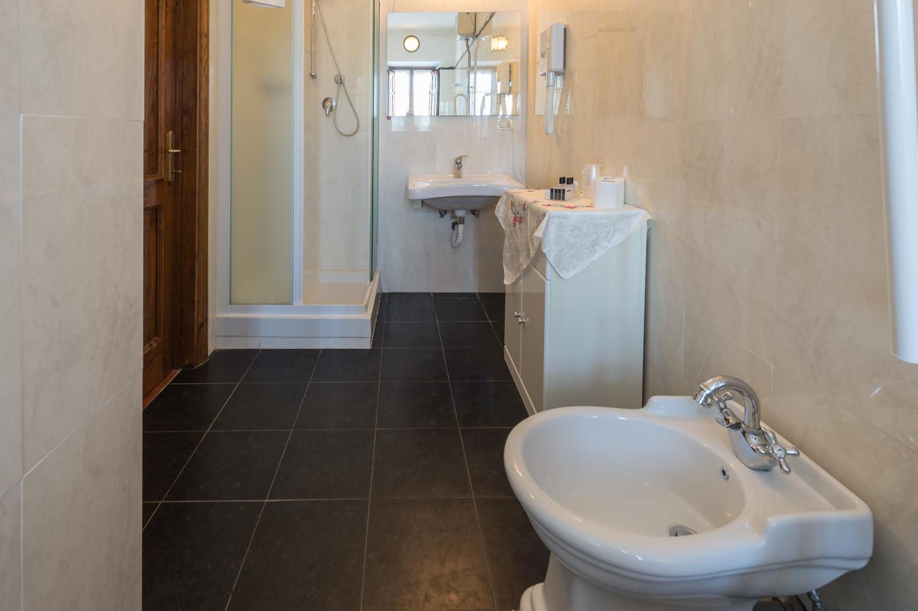 Suite - Photo 2