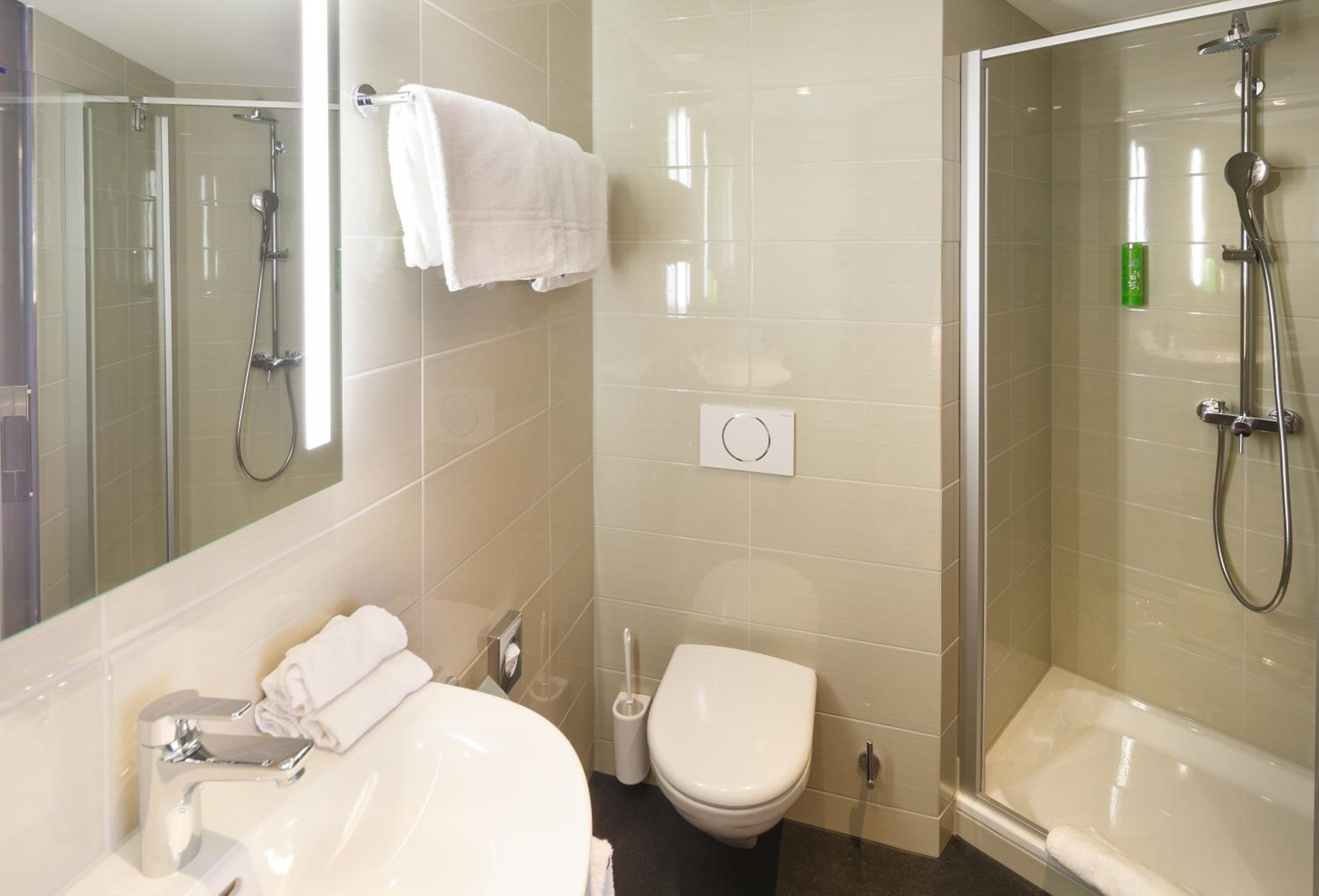 Modern Quadruple Room photo 2