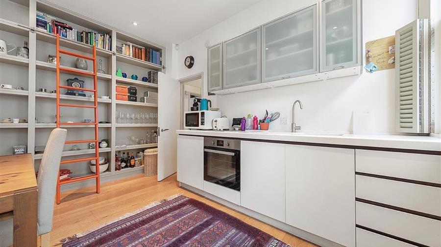 One-Bedroom Apartment photo 3