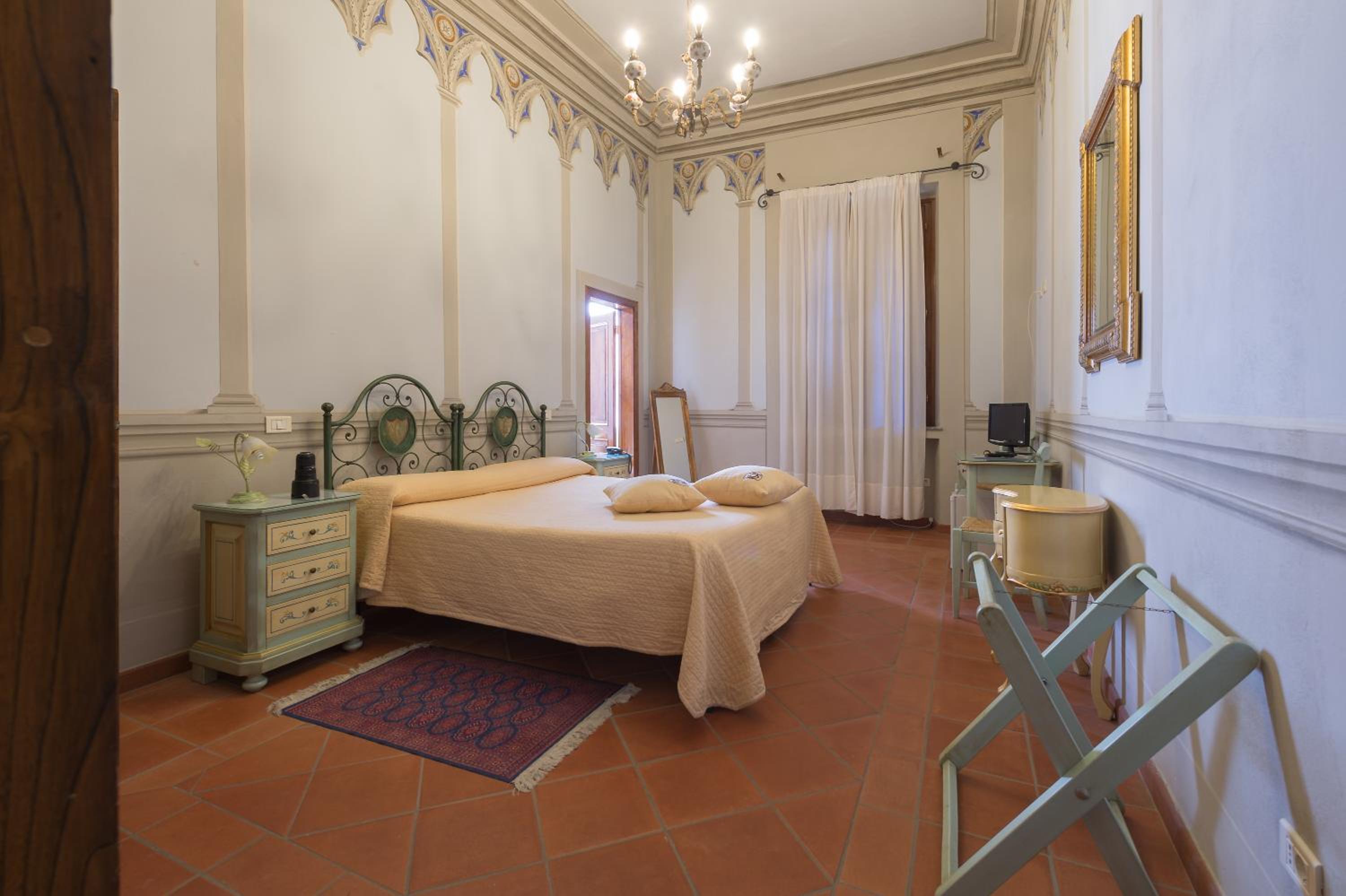 Suite - Photo 10