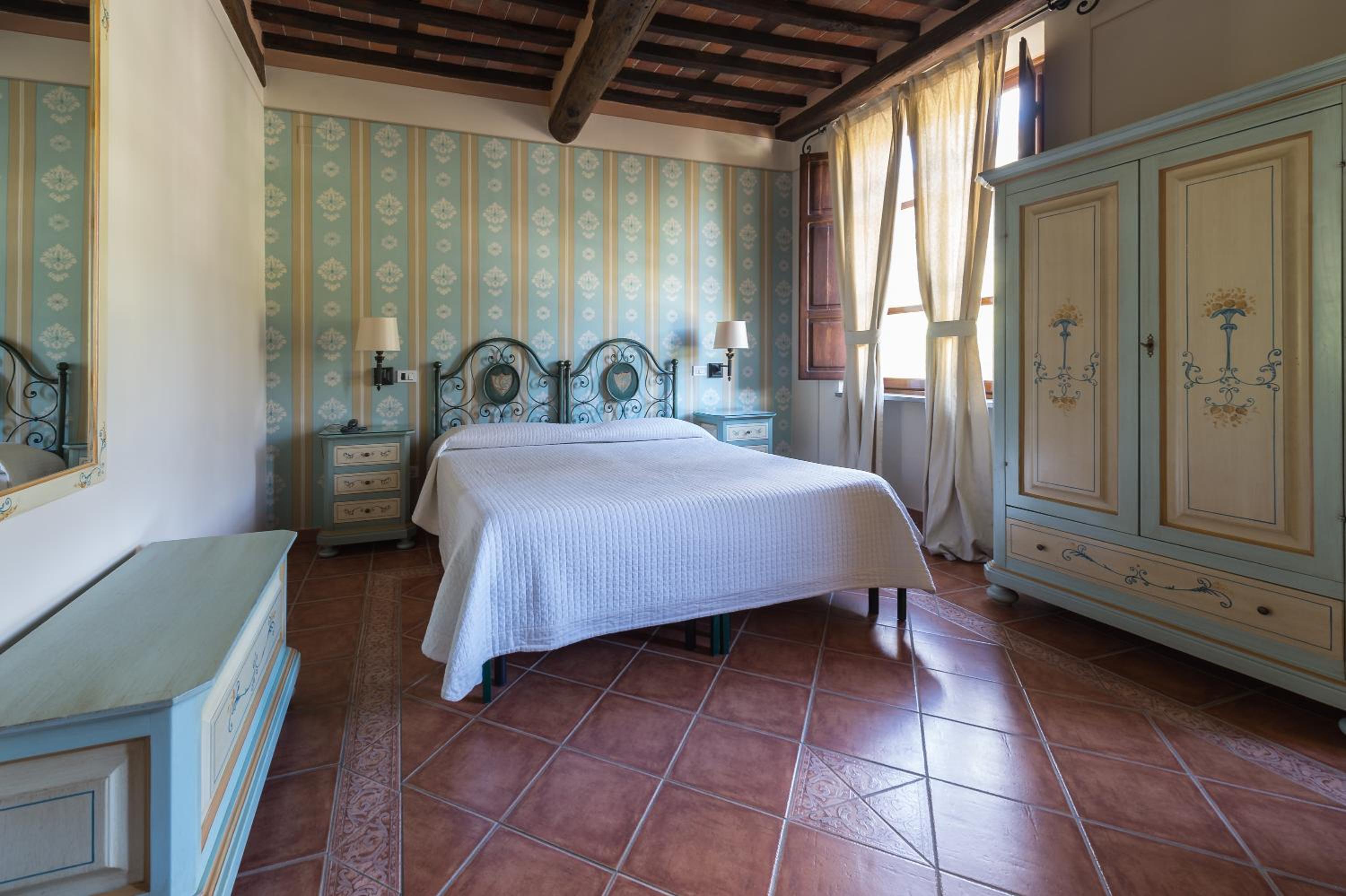 Deluxe Double Room - Photo 21