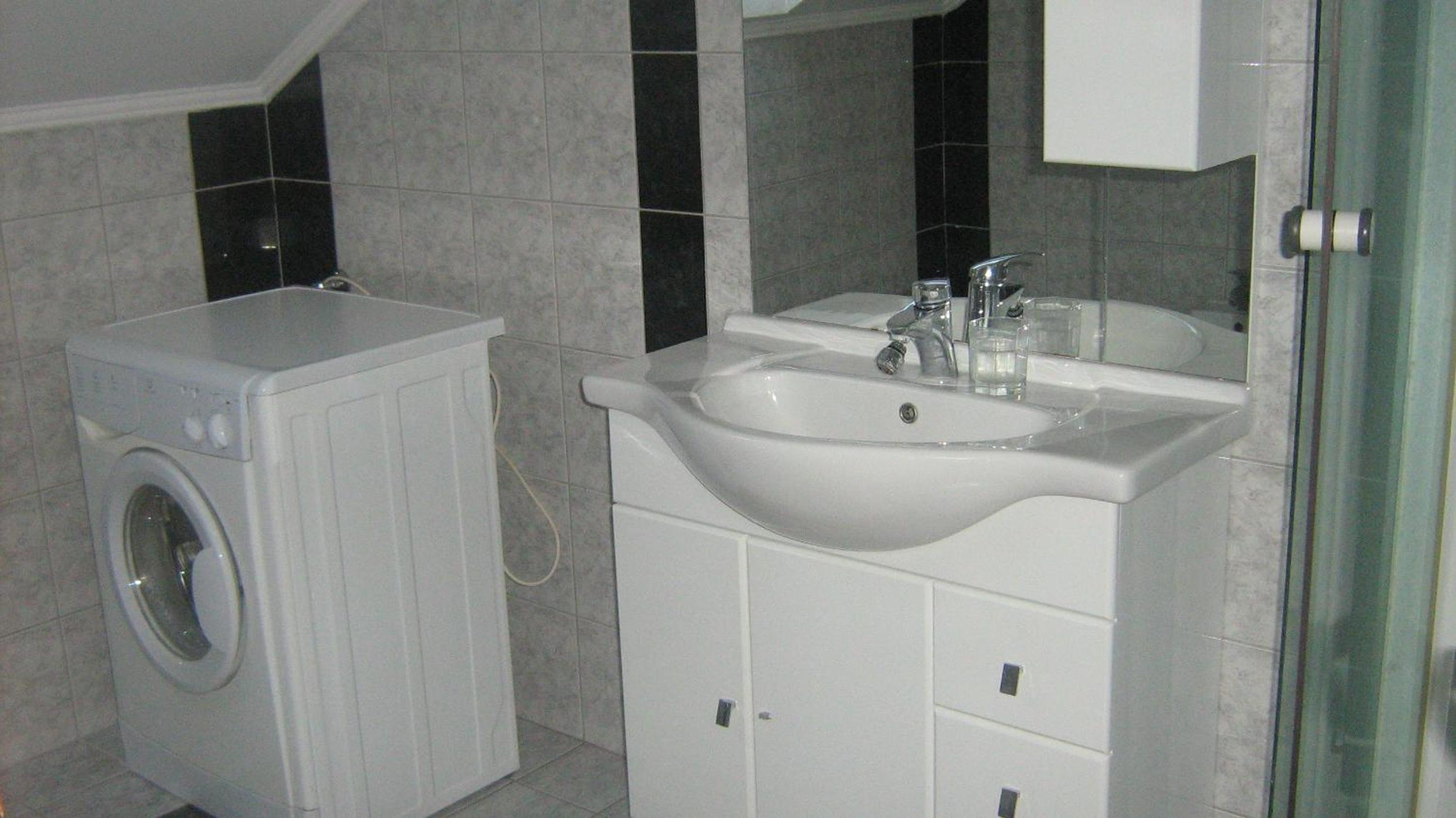 Family Room with Private Bathroom photo 3