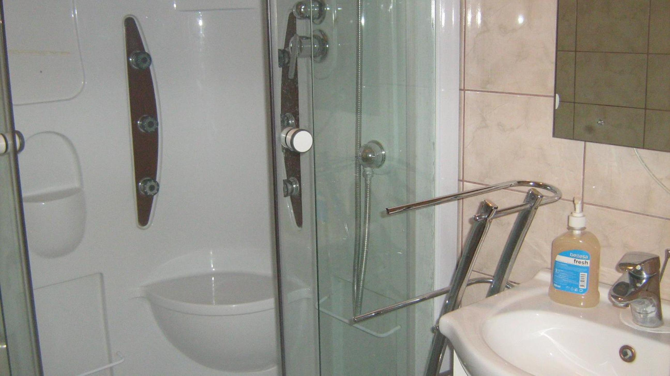 Twin Room with Bathroom photo 2
