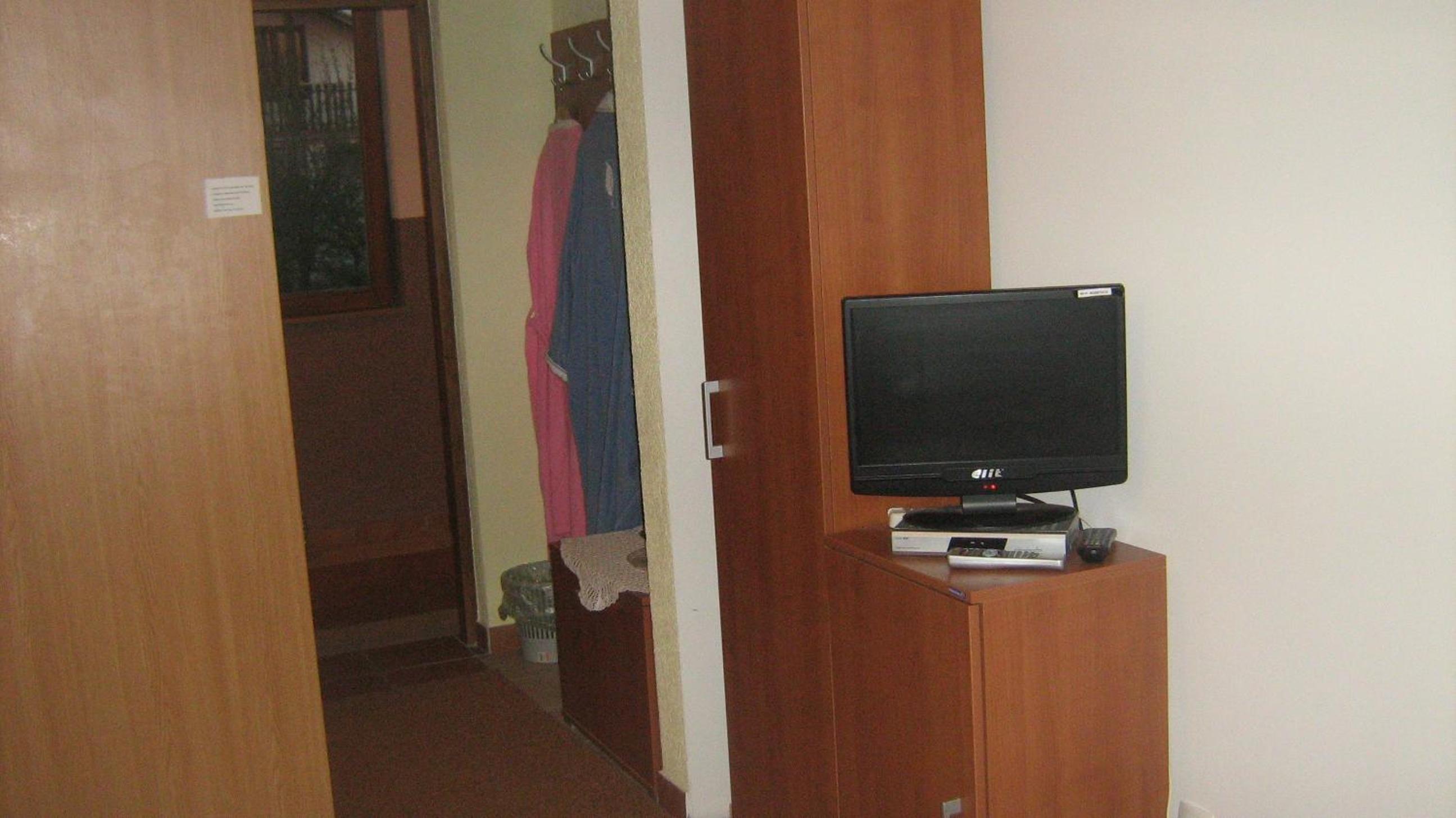Twin Room with Bathroom photo 3