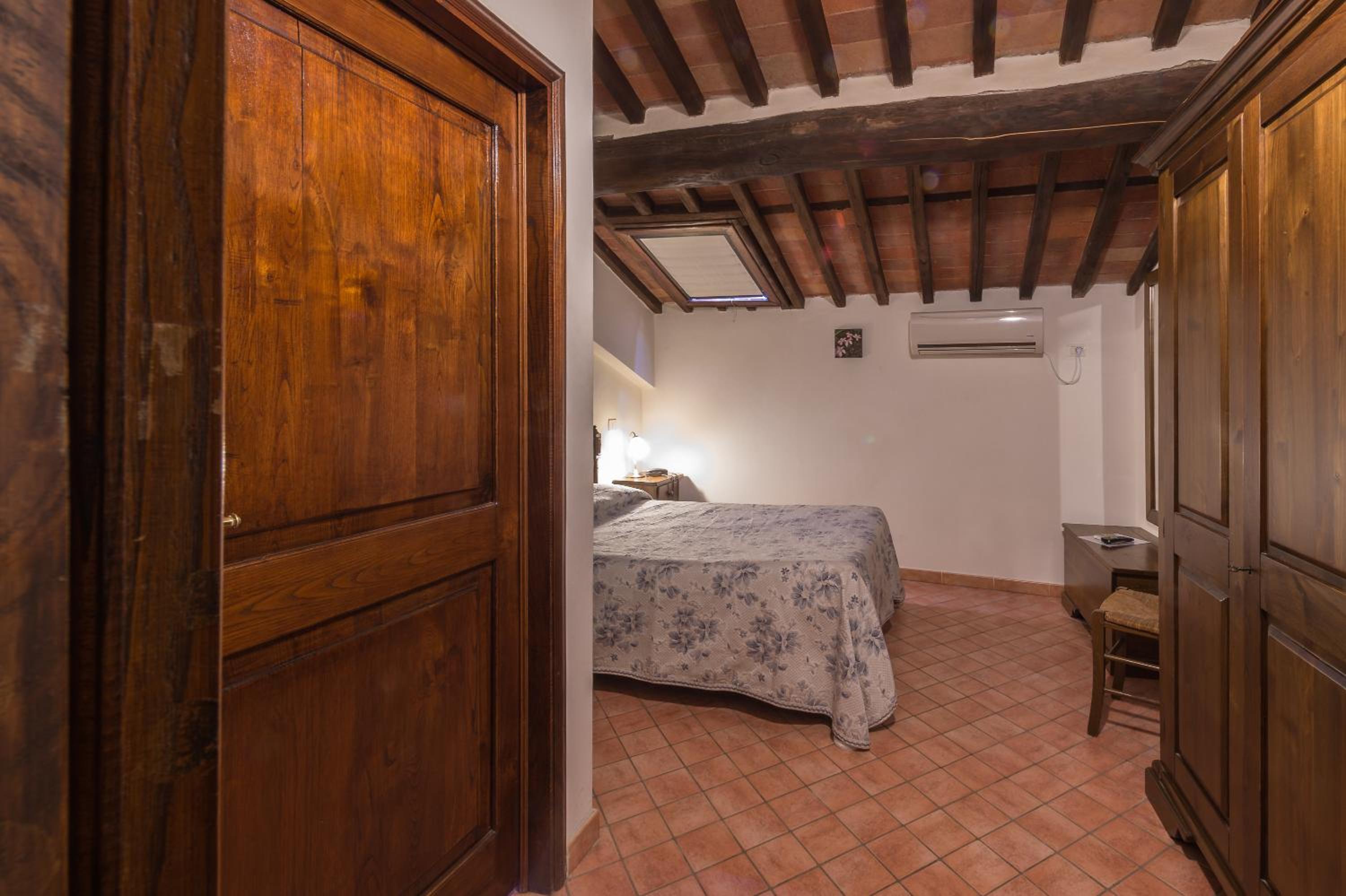 Standard Double Room - Photo 4