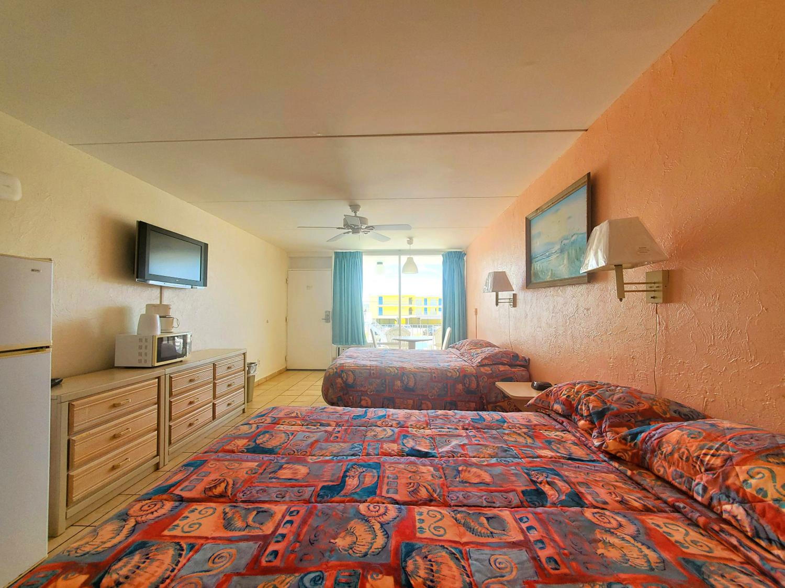 Deluxe Queen Room with Two Queen Beds photo 1
