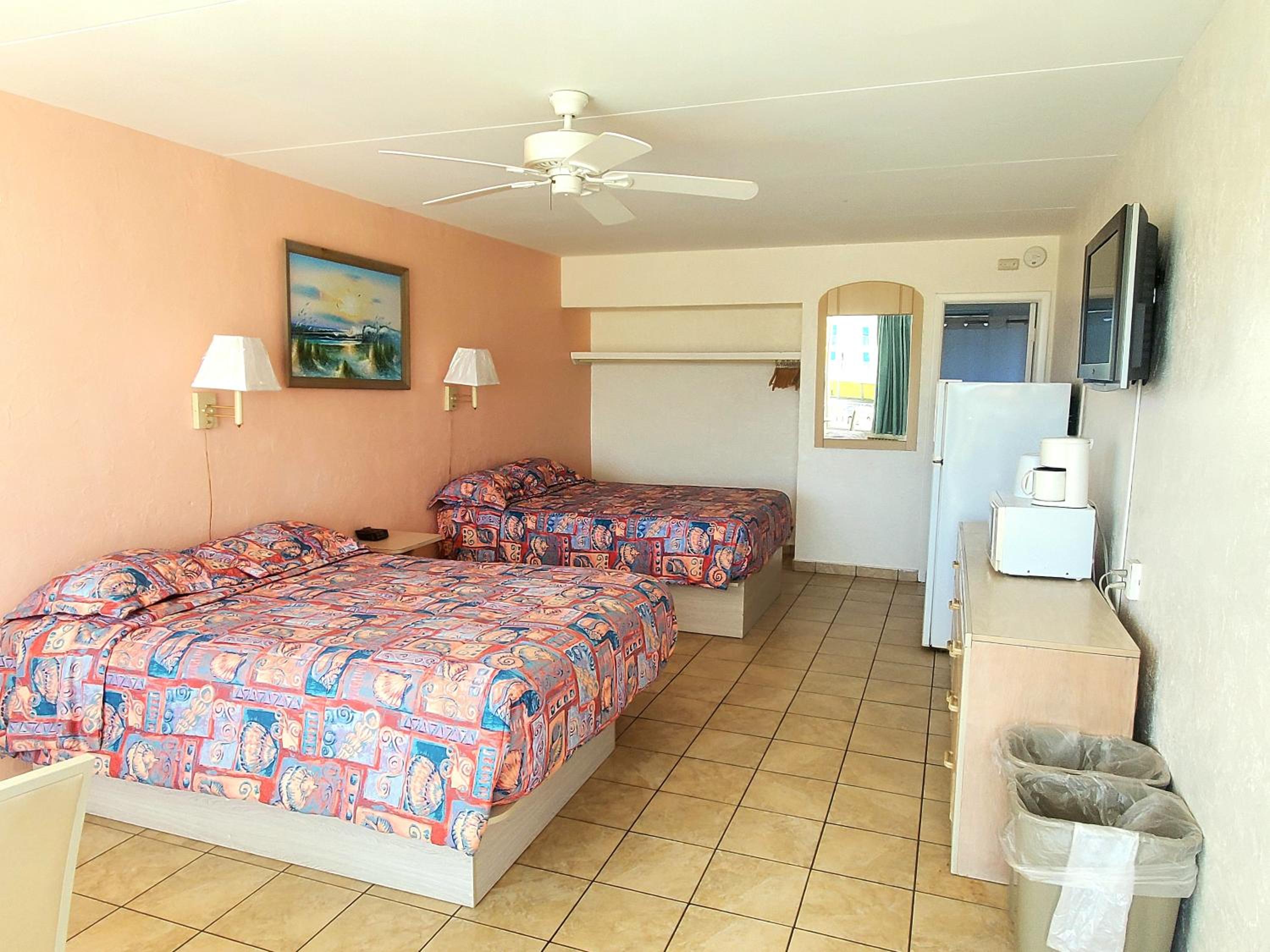 Deluxe Queen Room with Two Queen Beds photo 3