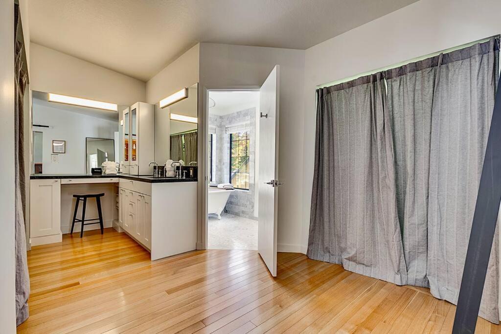 Three-Bedroom Chalet photo 2