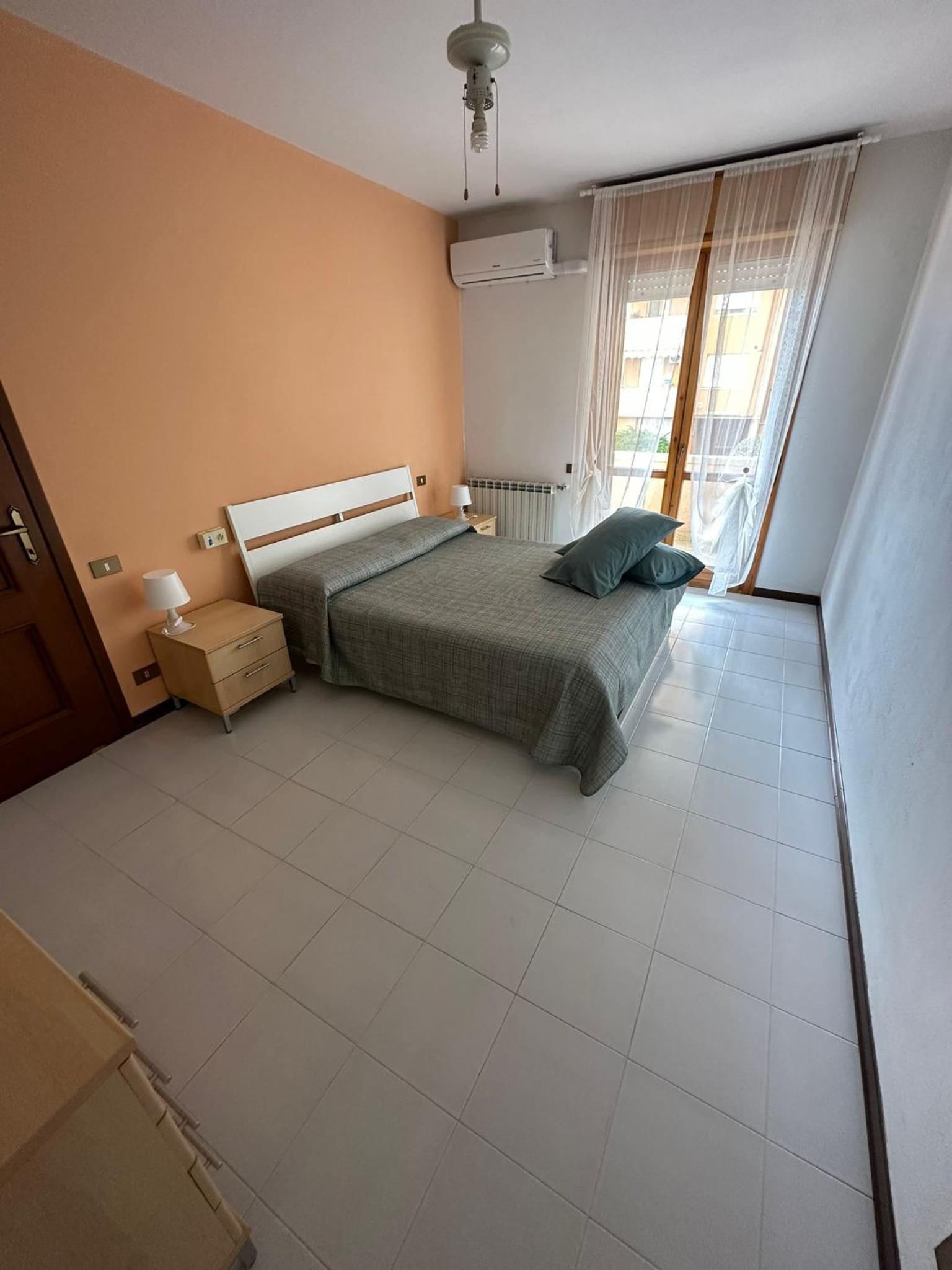 One-Bedroom Apartment - Photo 1