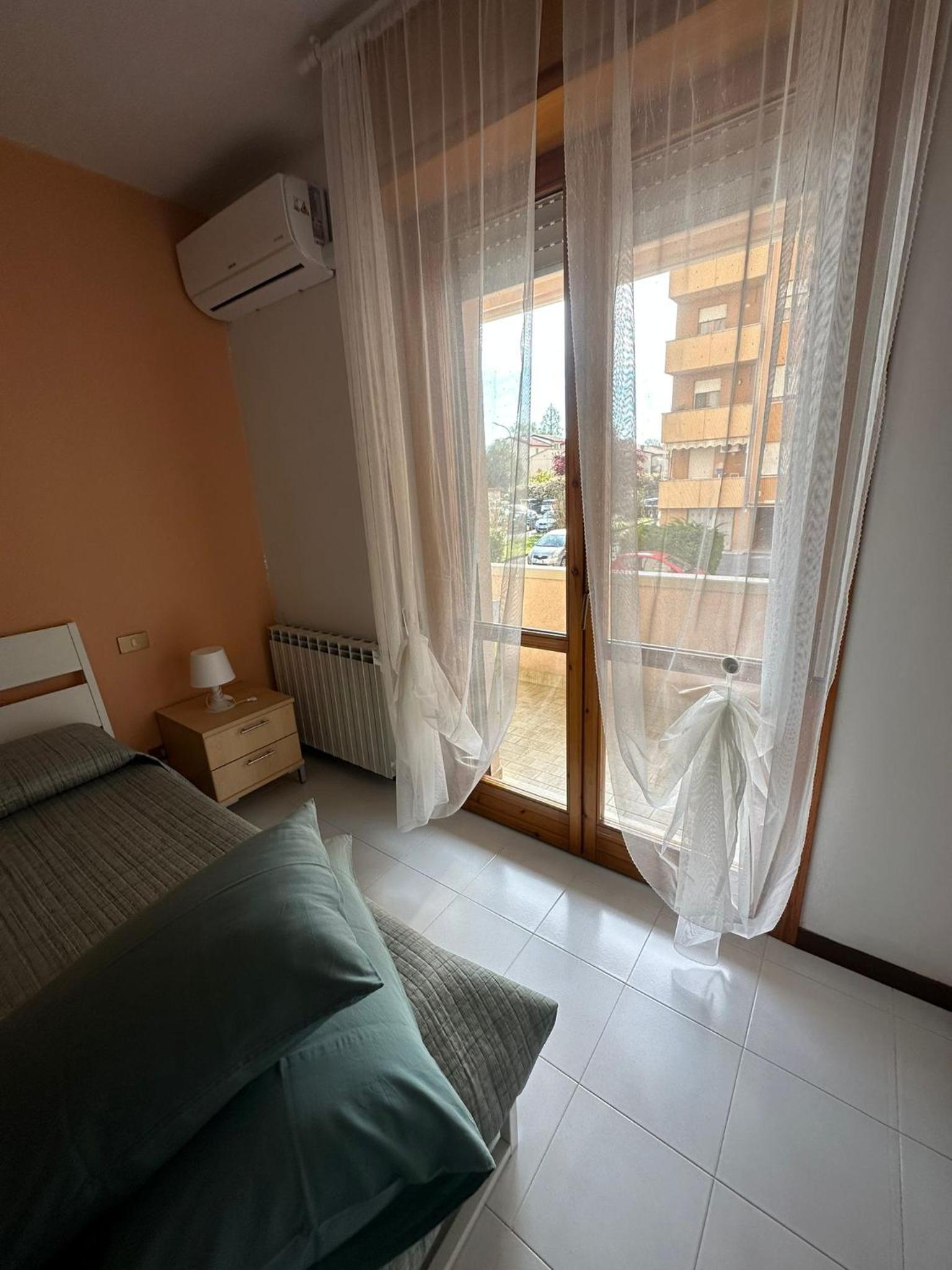 One-Bedroom Apartment - Photo 2