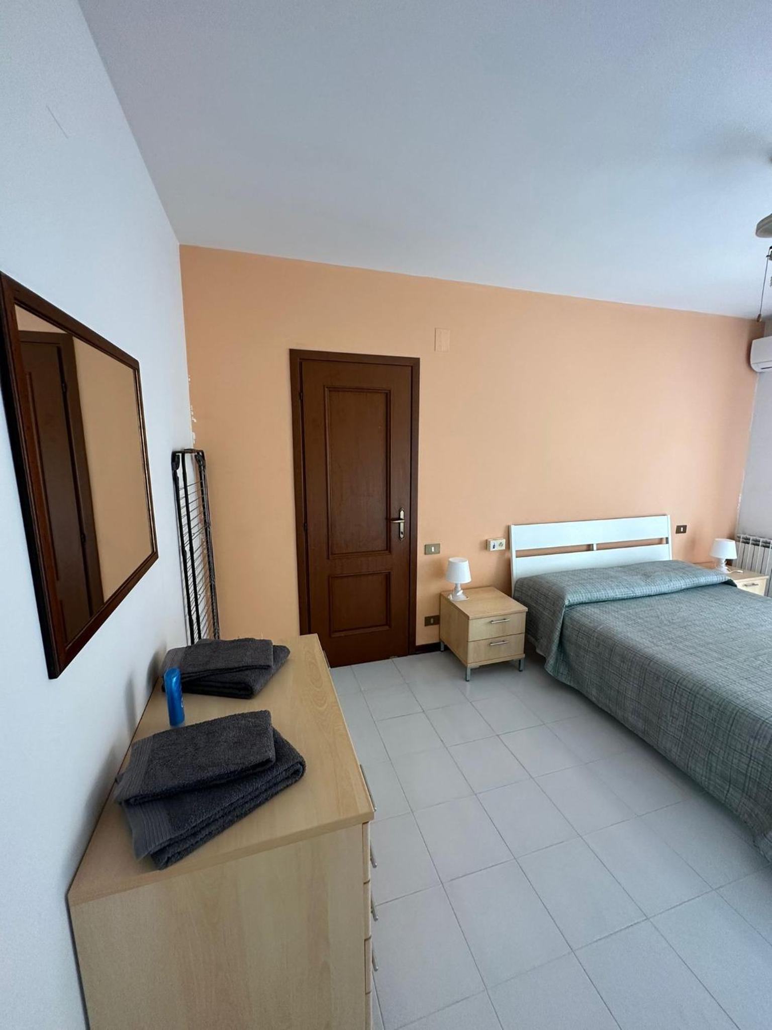 One-Bedroom Apartment - Photo 3