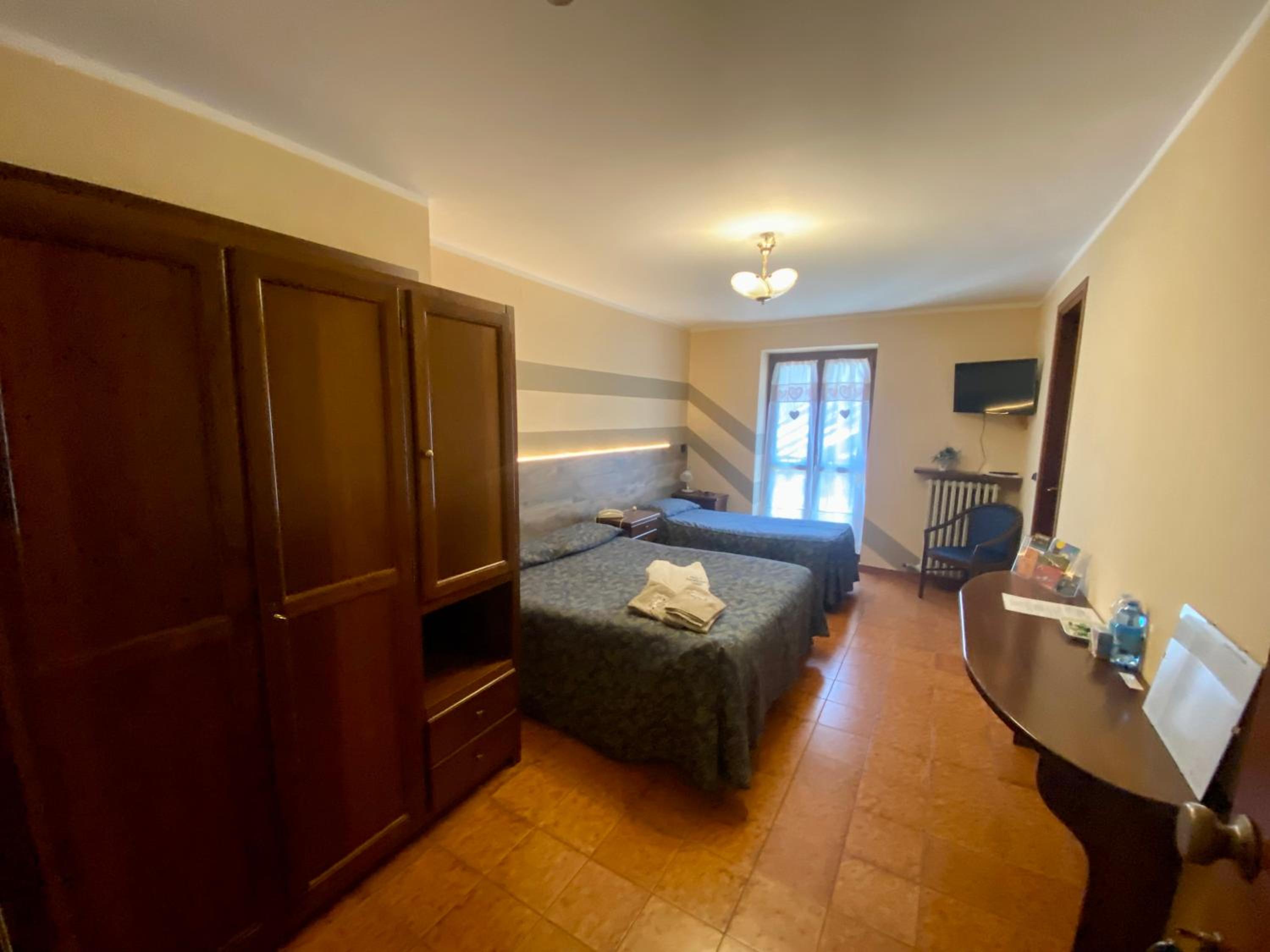 Double or Twin Room with Balcony - Photo 19