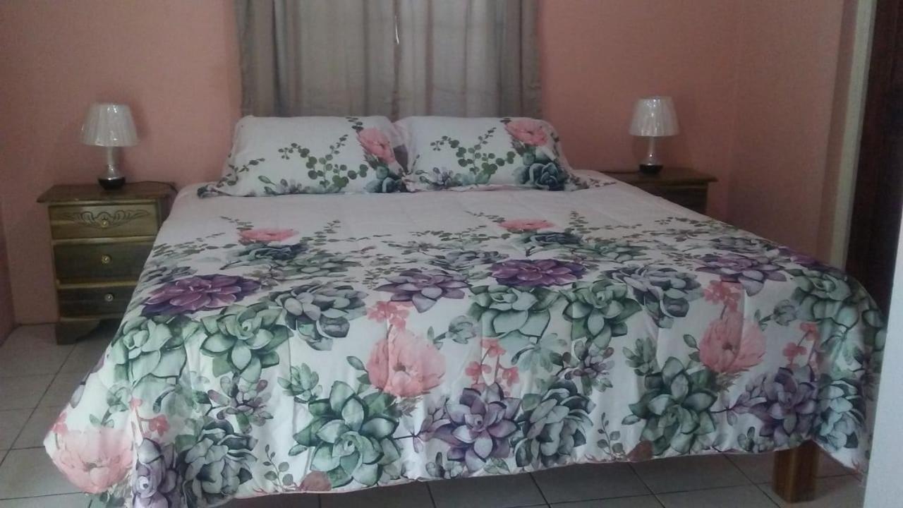Deluxe King Room photo 1