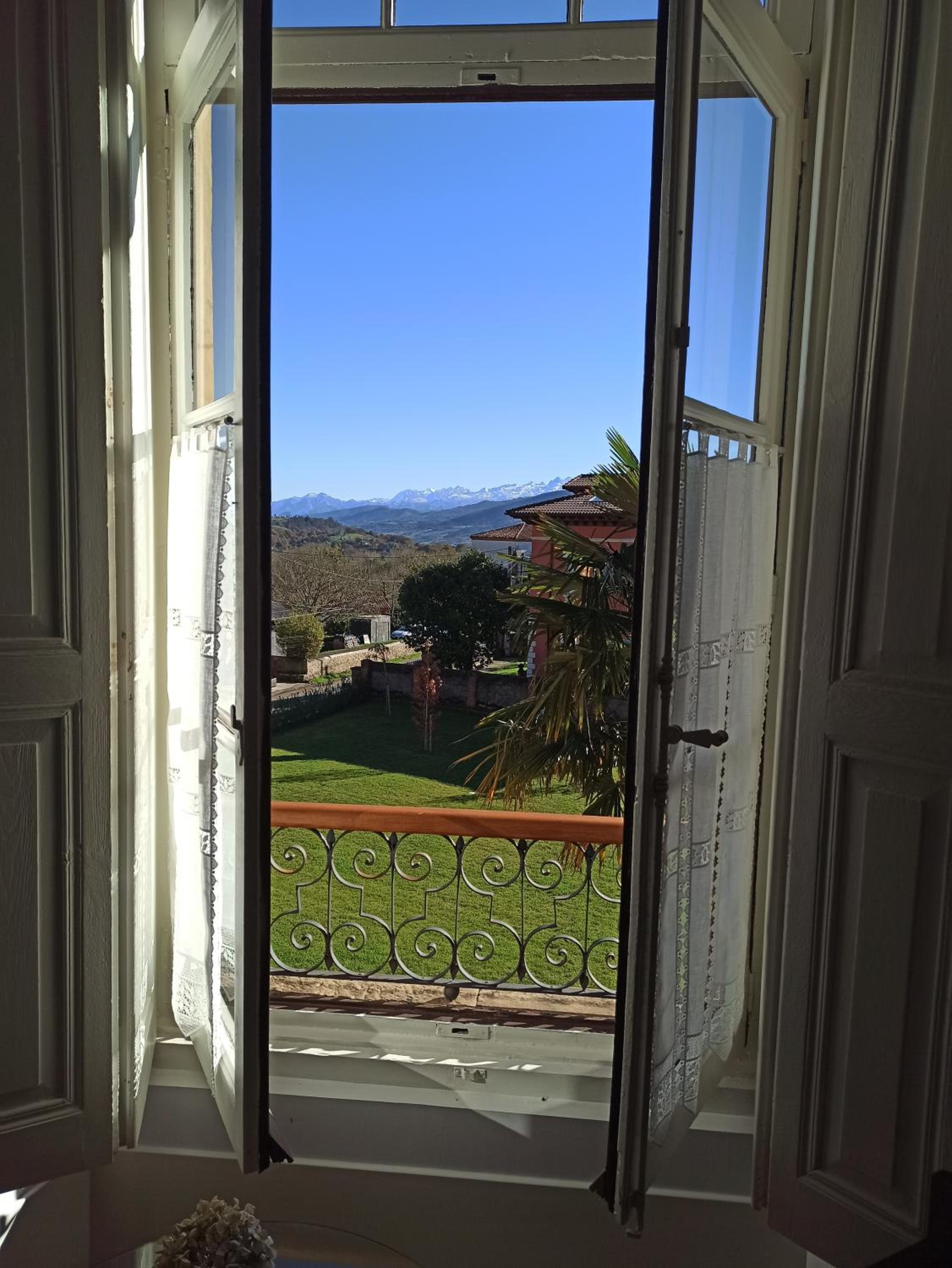 Deluxe Double Room with Bath photo 3