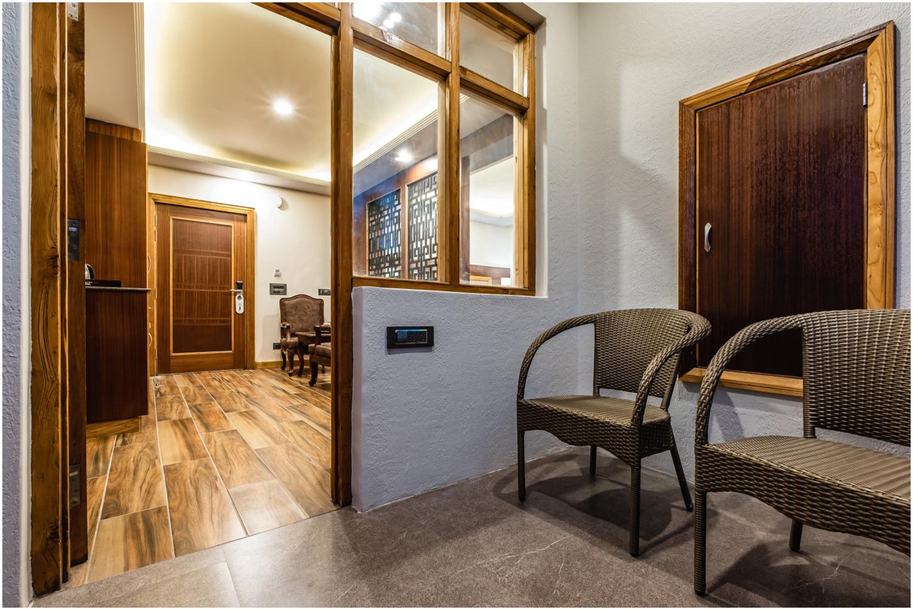 Suite - Photo 3