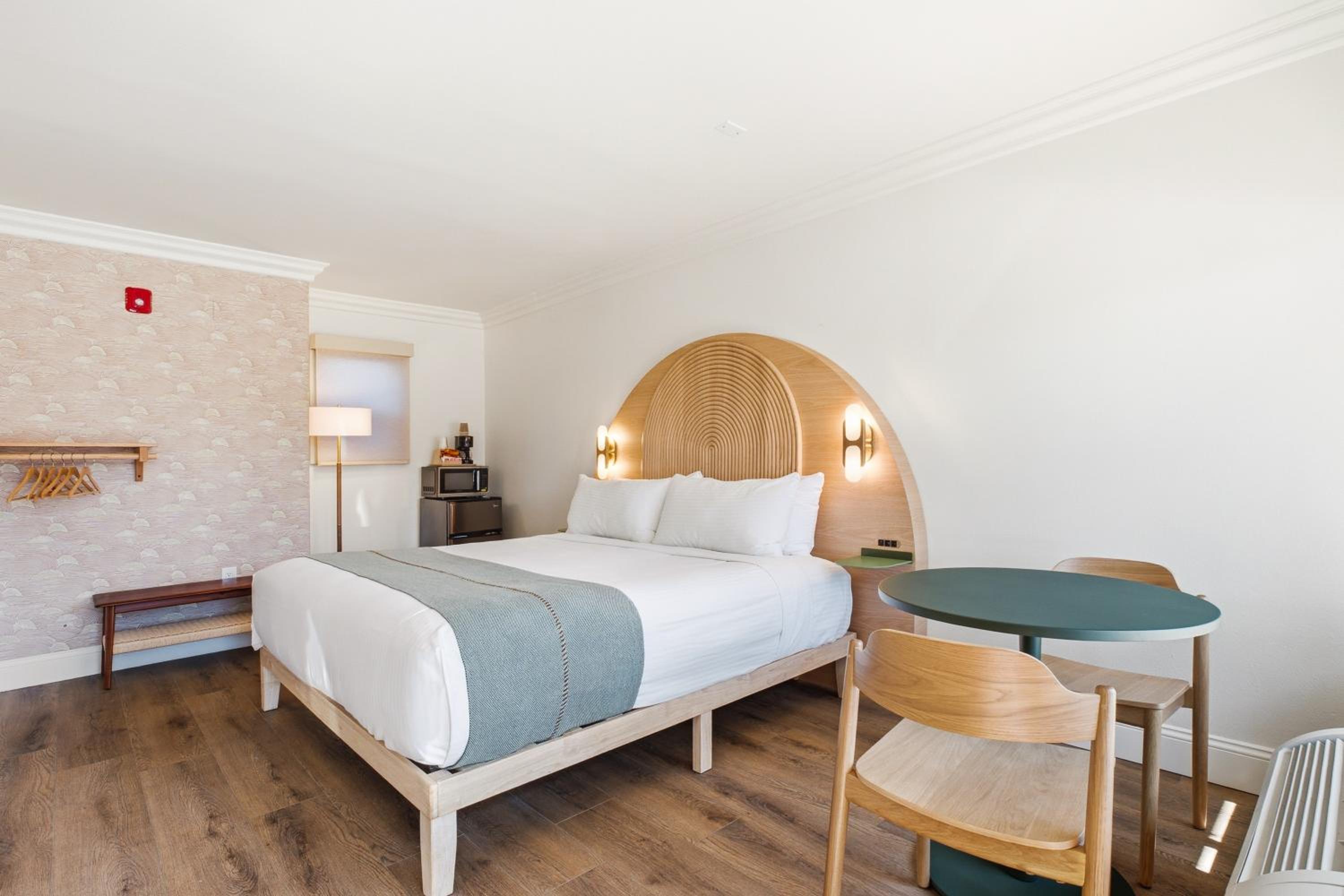 Deluxe King ADA - Renovated