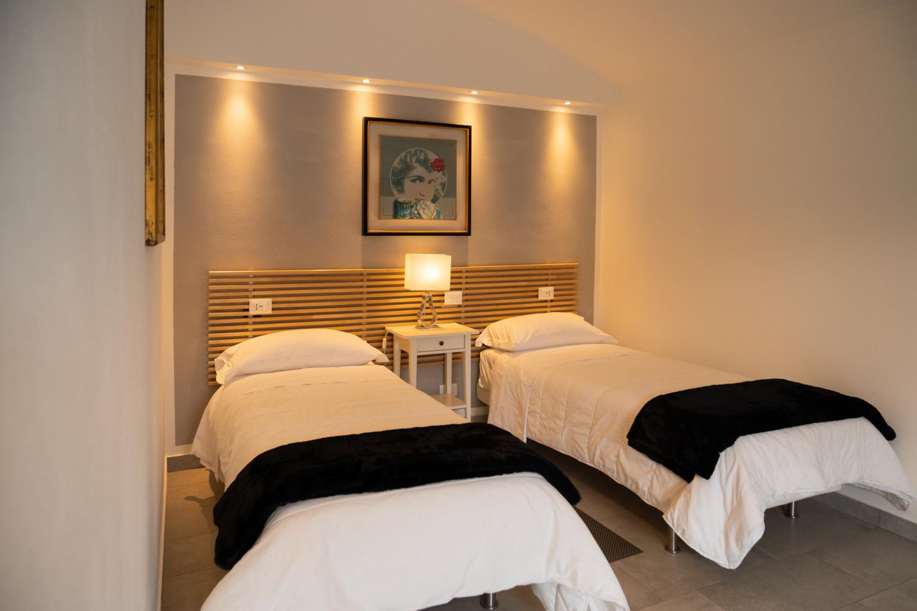 Twin Room - Photo 1