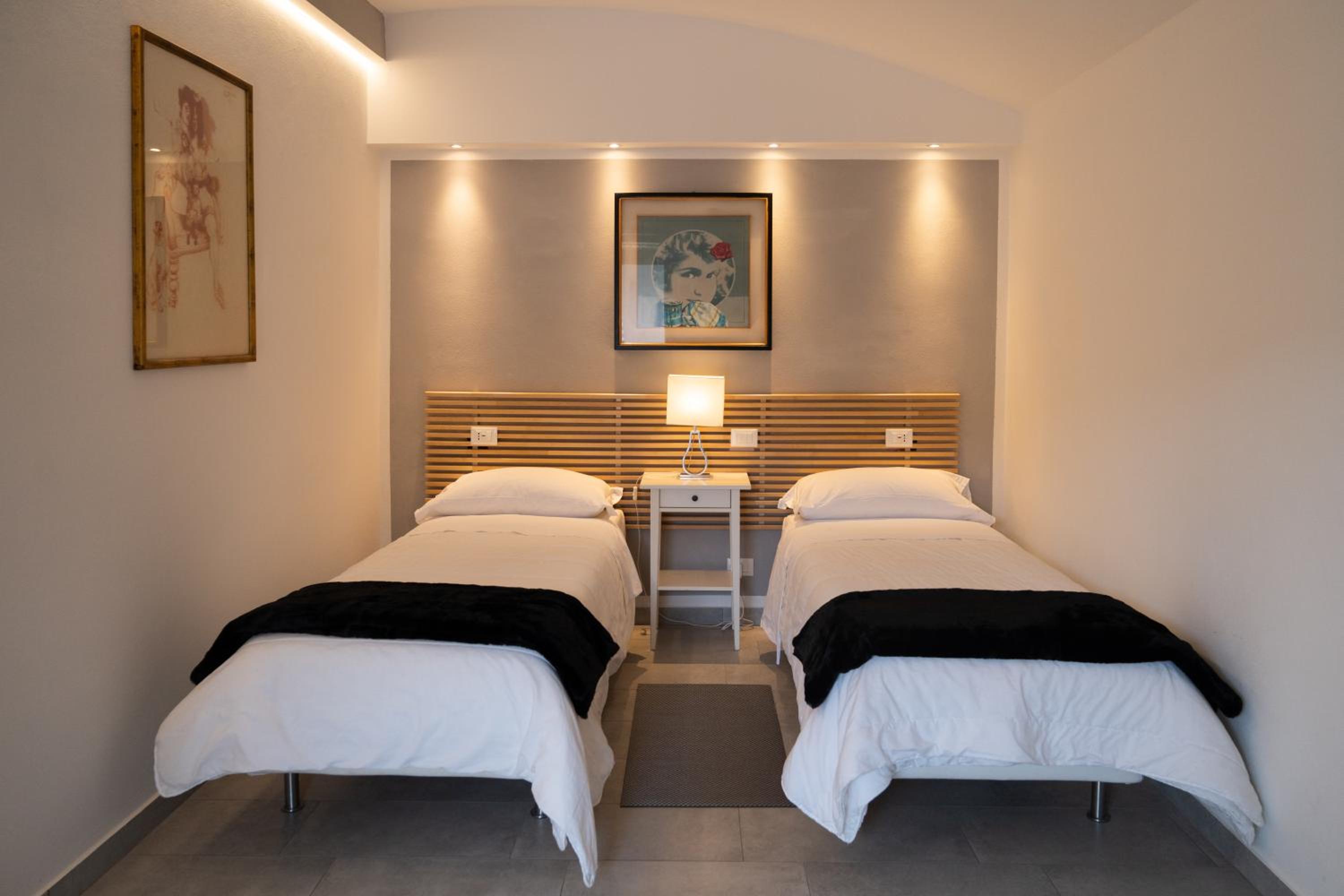 Twin Room - Photo 7
