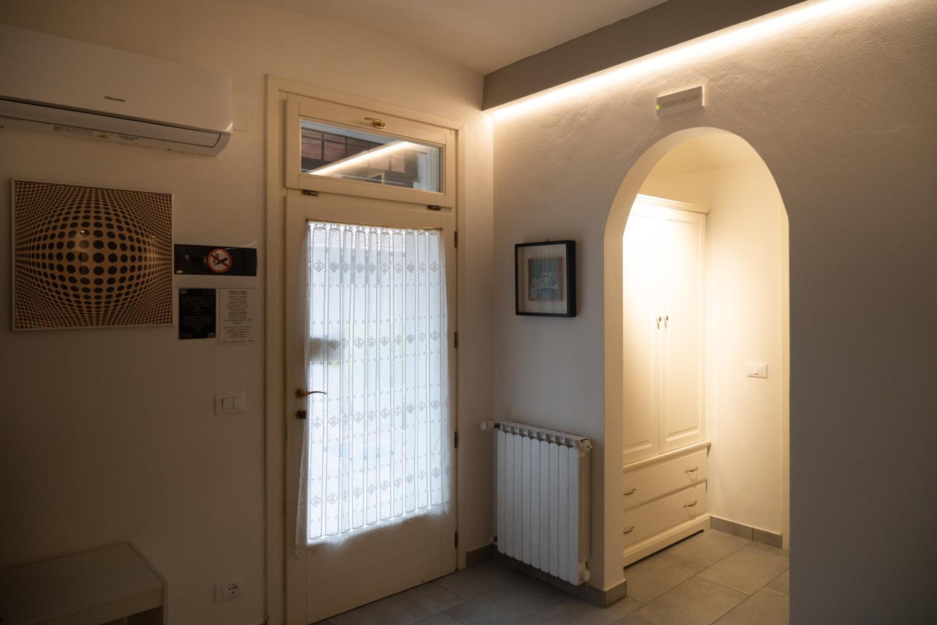 Twin Room - Photo 2