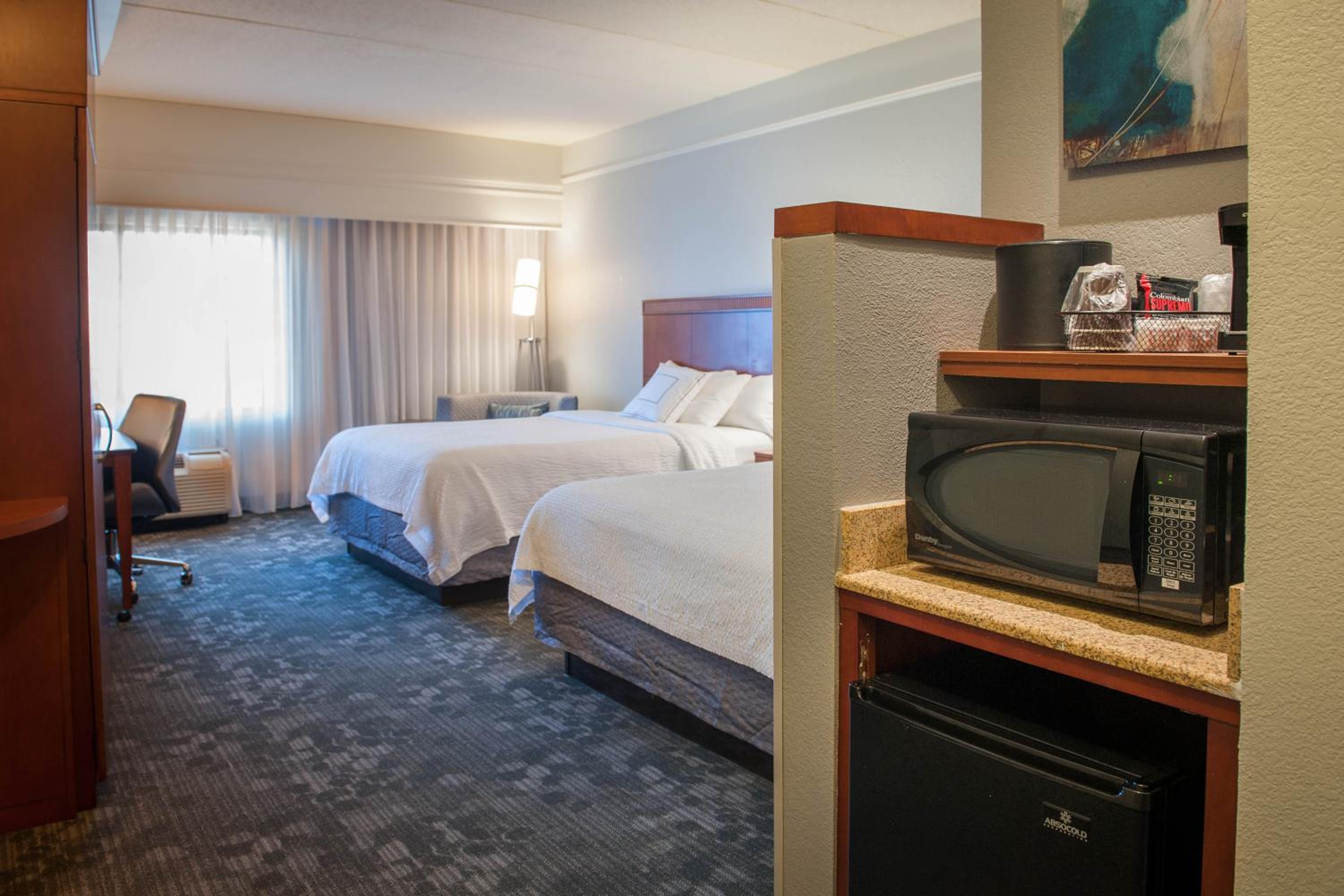 Double Queen Room - Photo 1