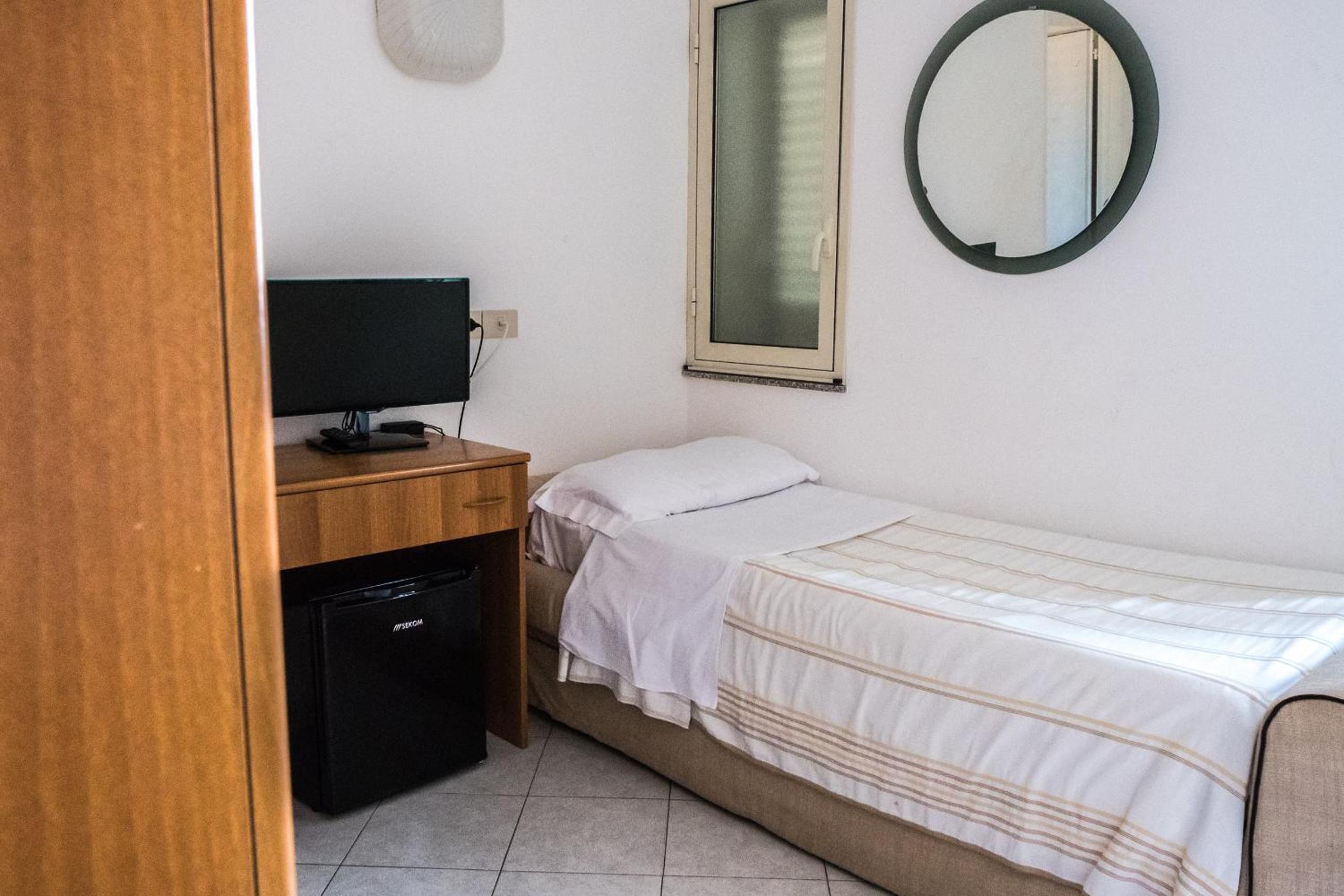 Economy Triple Room