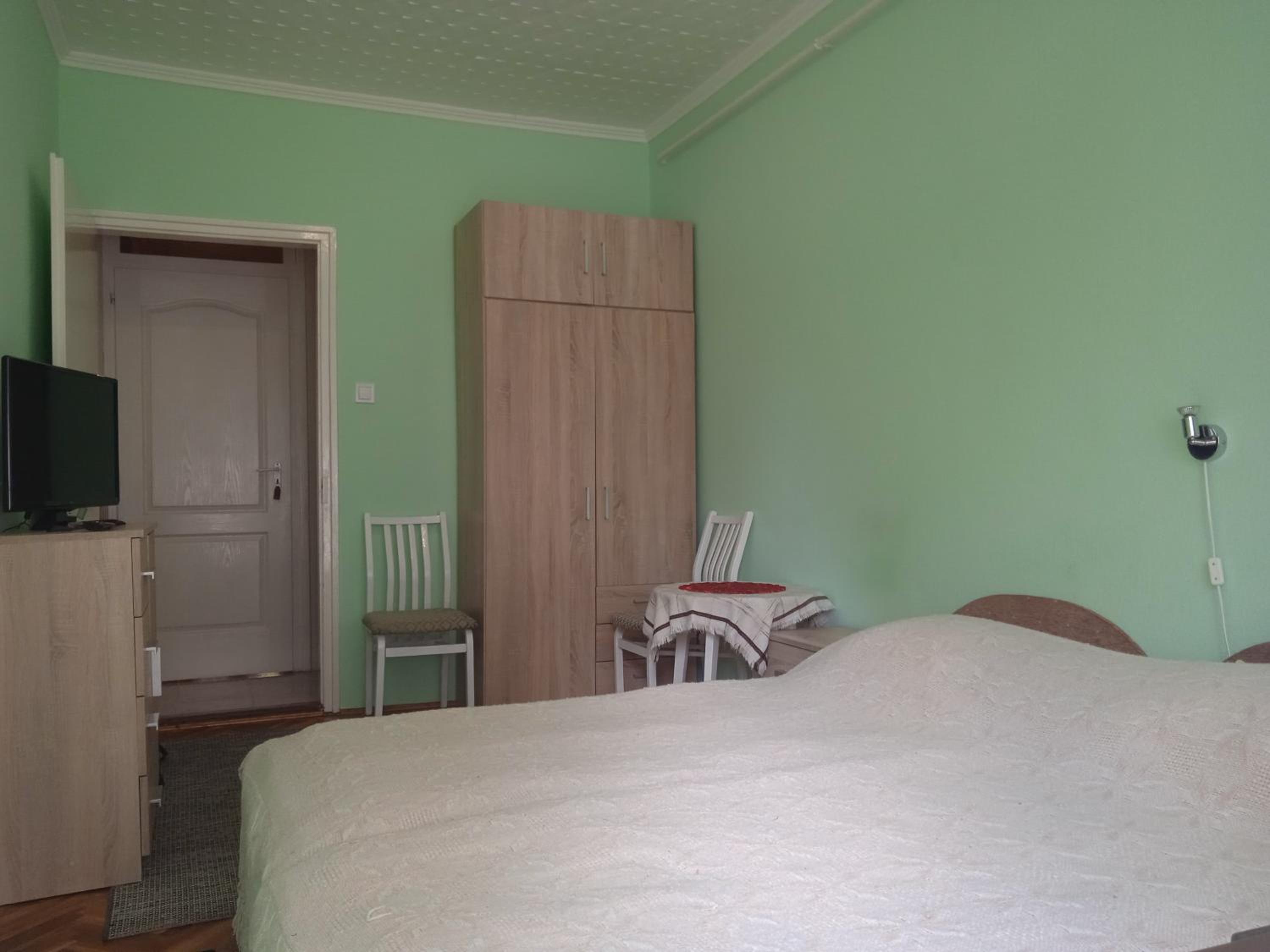 Double Room with Shower - Photo 5