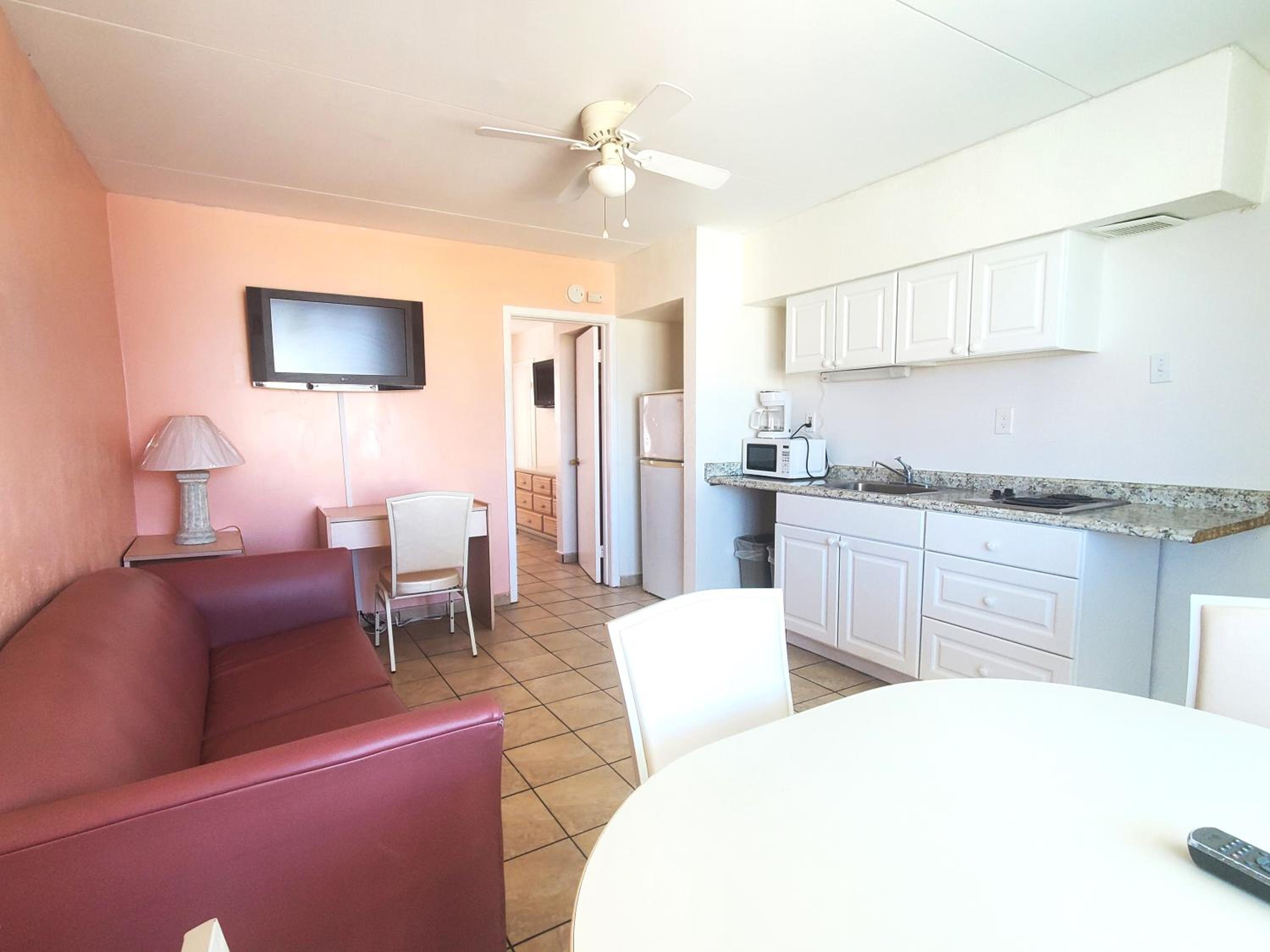 Deluxe Family Suite photo 2