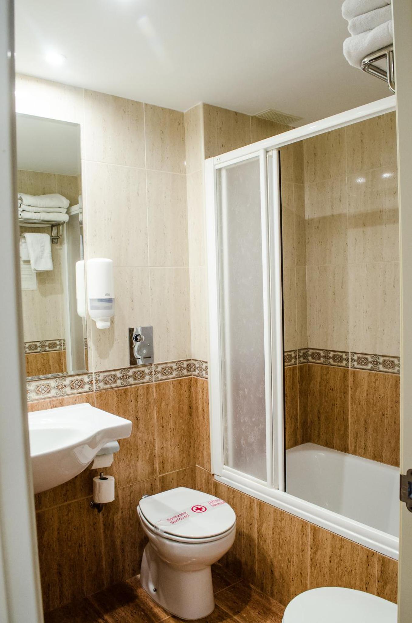 Twin Room with Balcony photo 2