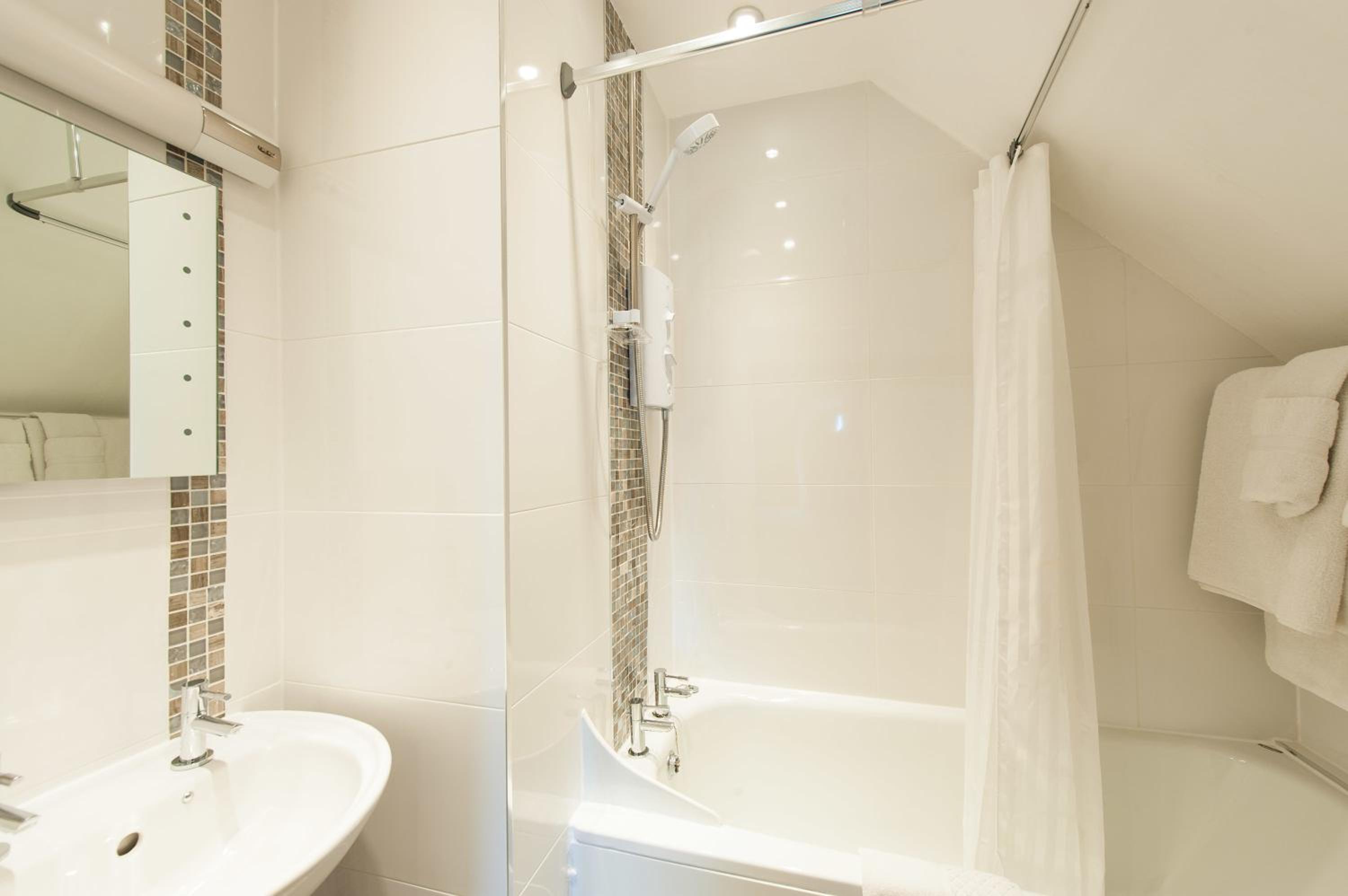 Small Double Room - Photo 3