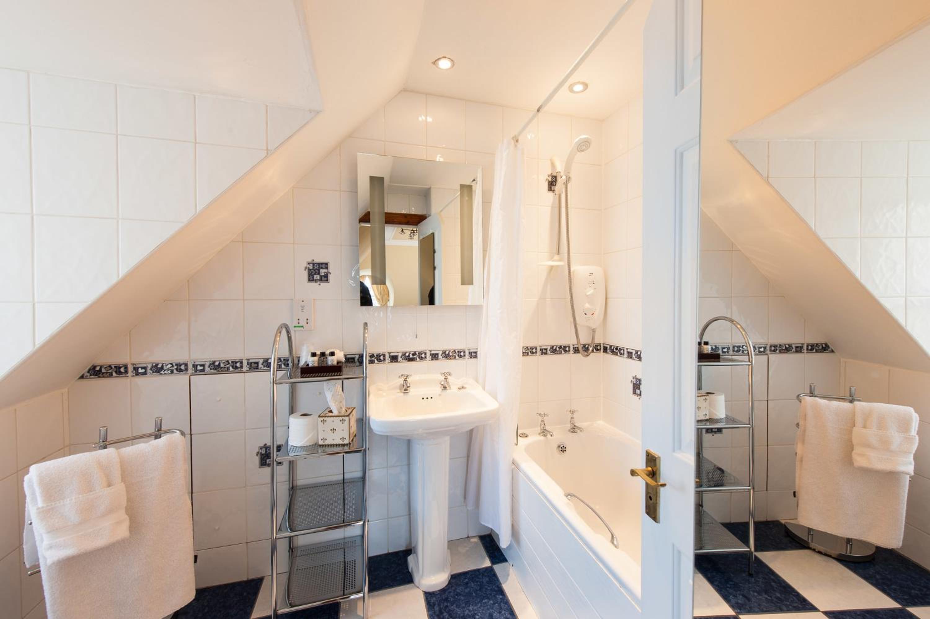 Classic Double or Twin Room - Photo 8