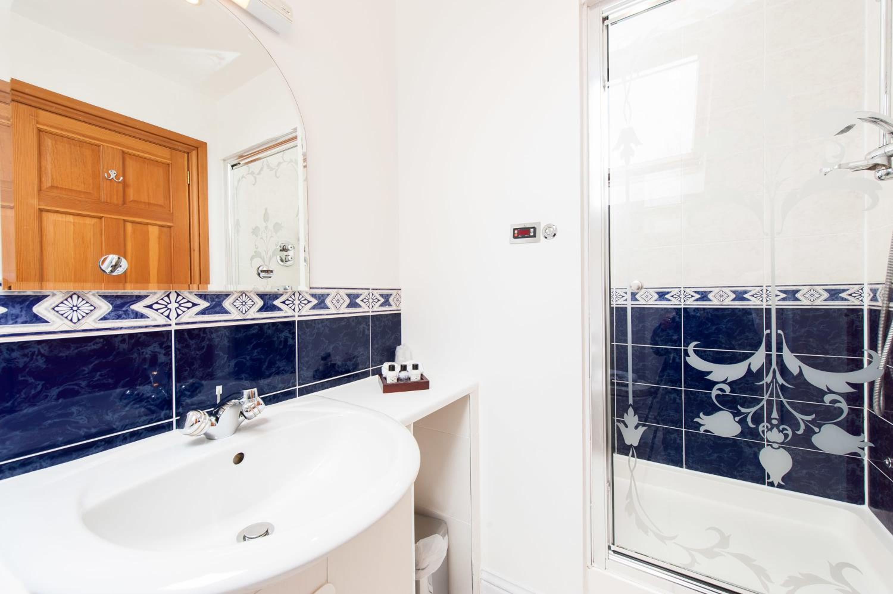 Classic Double or Twin Room - Photo 6