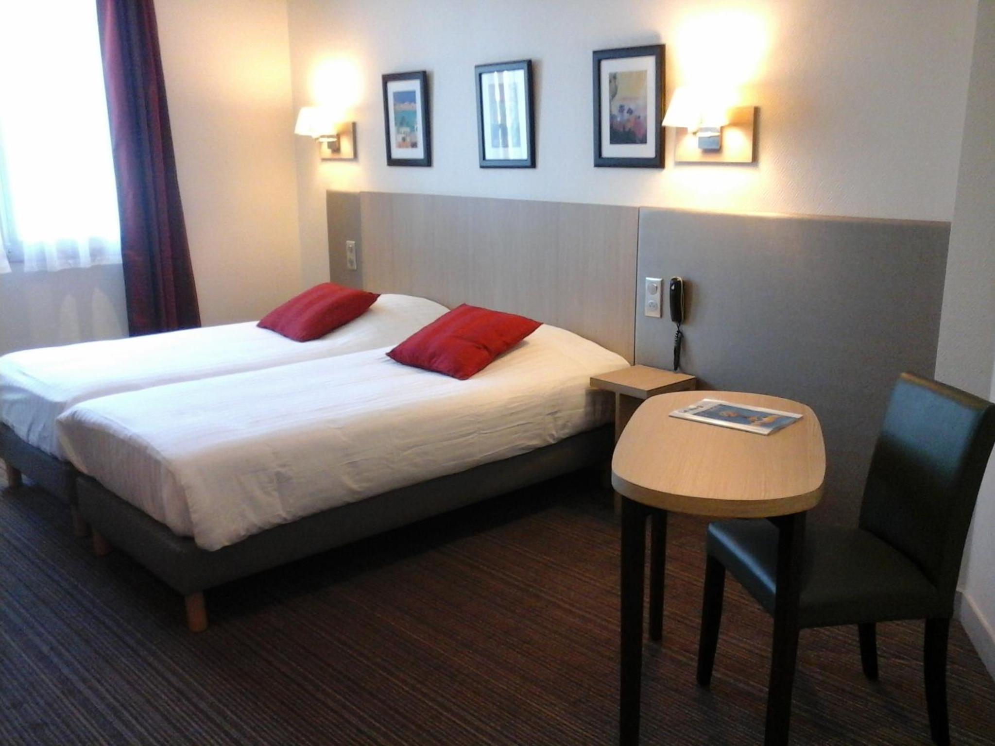 Twin Room - Photo 10