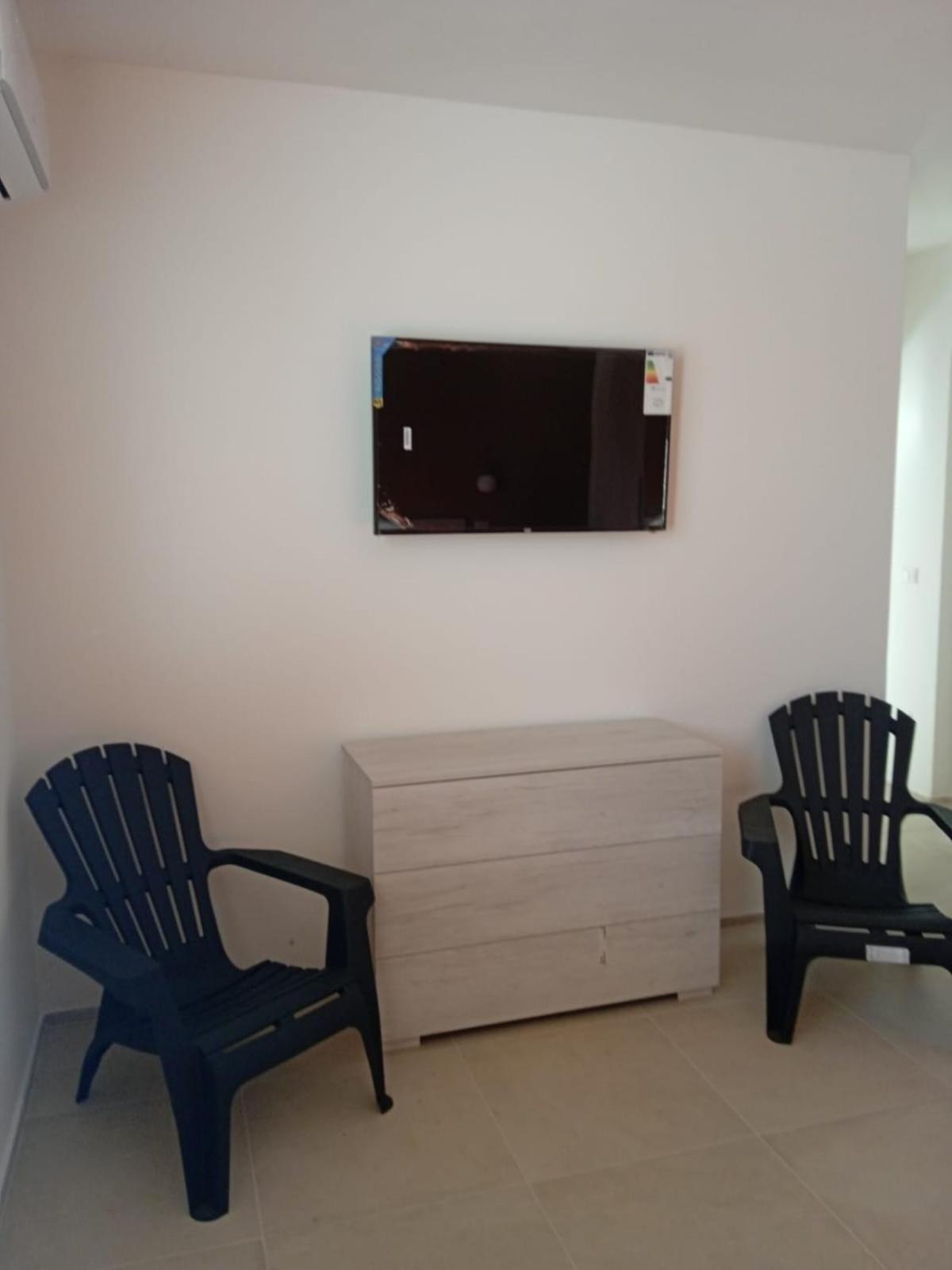 Three-Bedroom House photo 3